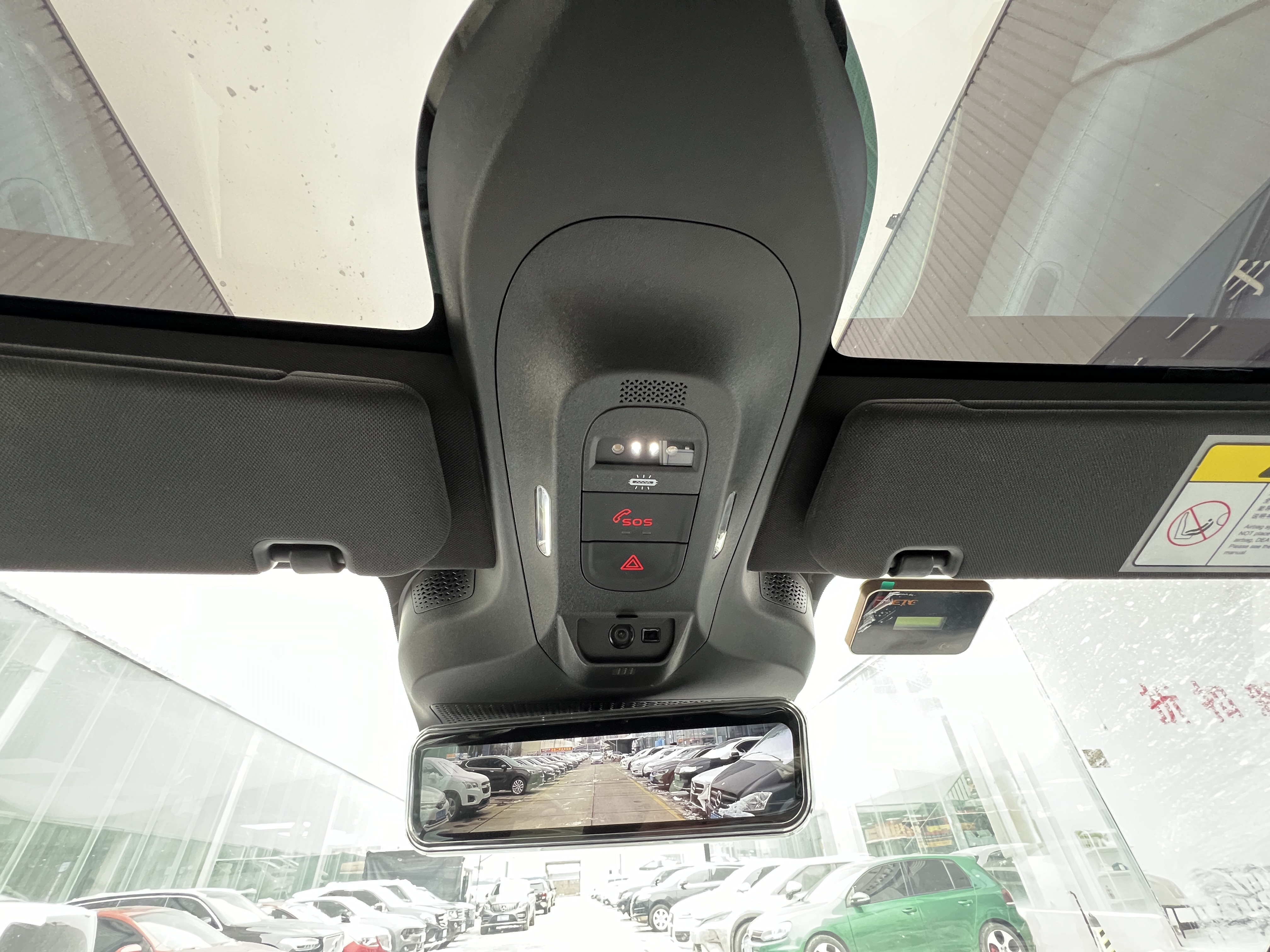 Avatr 11 2023 car image #25