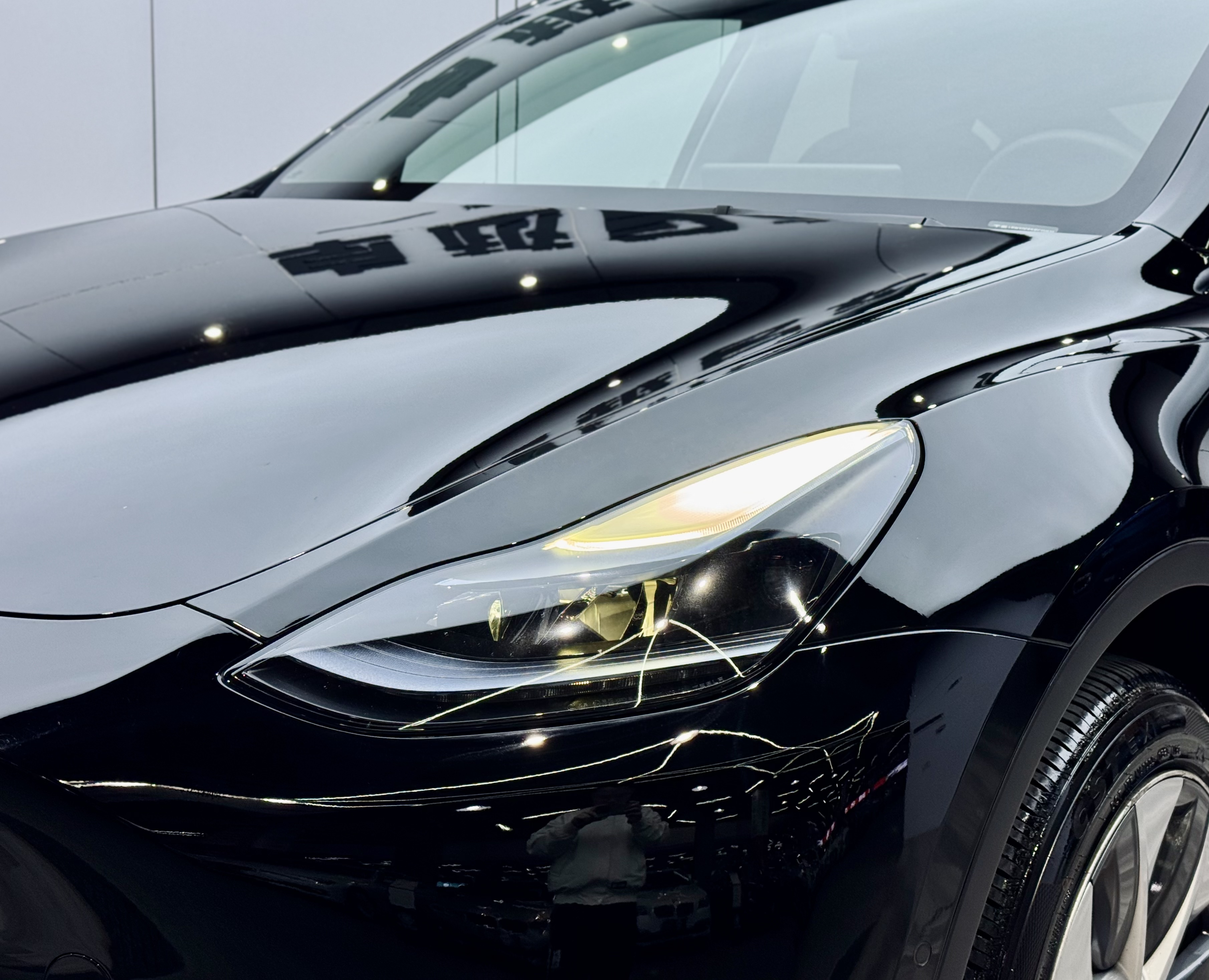 Tesla Model Y 2023 car image #25