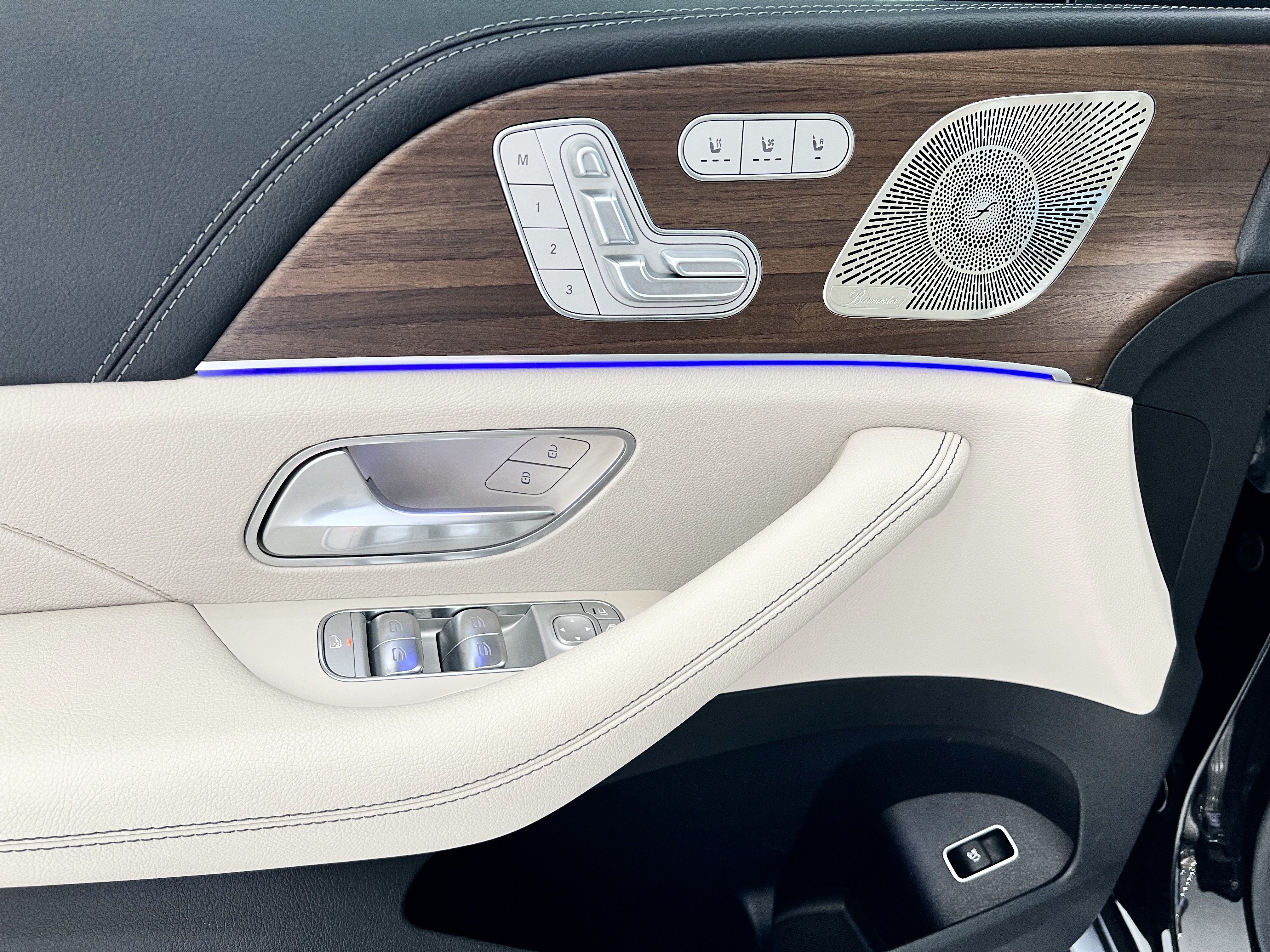 Mercedes-Benz GLS Class 2023 car image #25