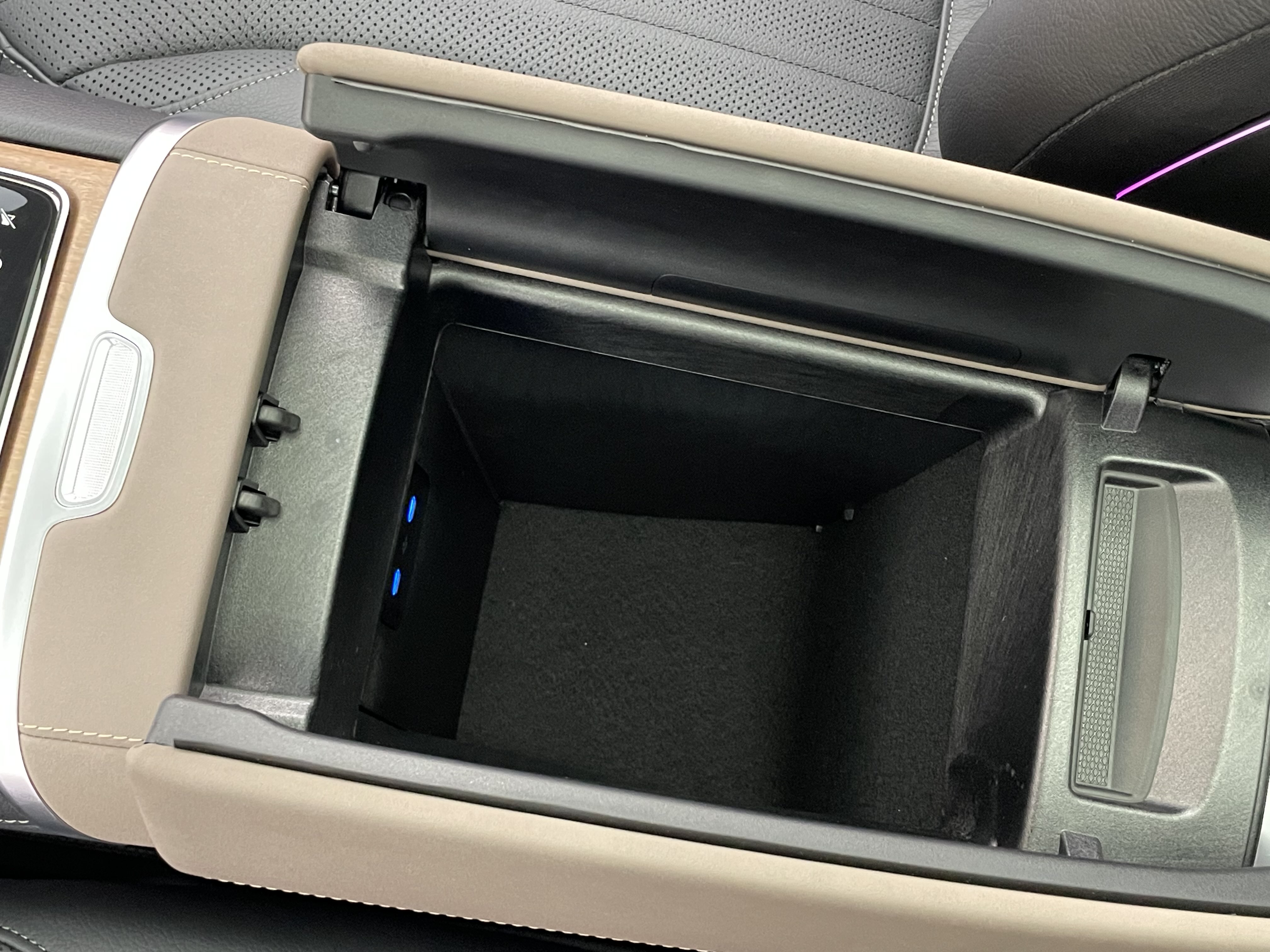 Mercedes-Benz EQS SUV 2025 car image #25