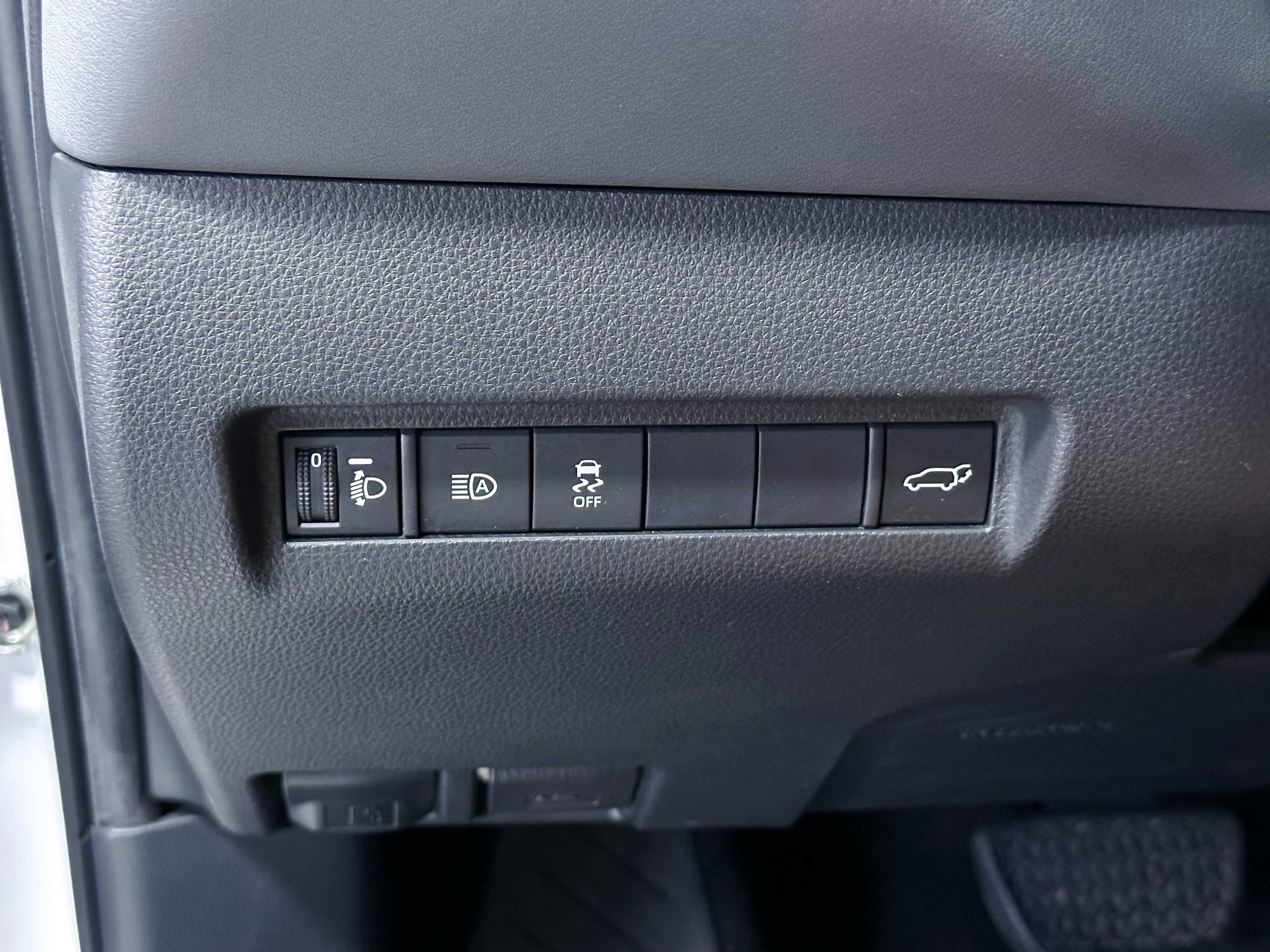 Toyota Venza 2024 car image #25