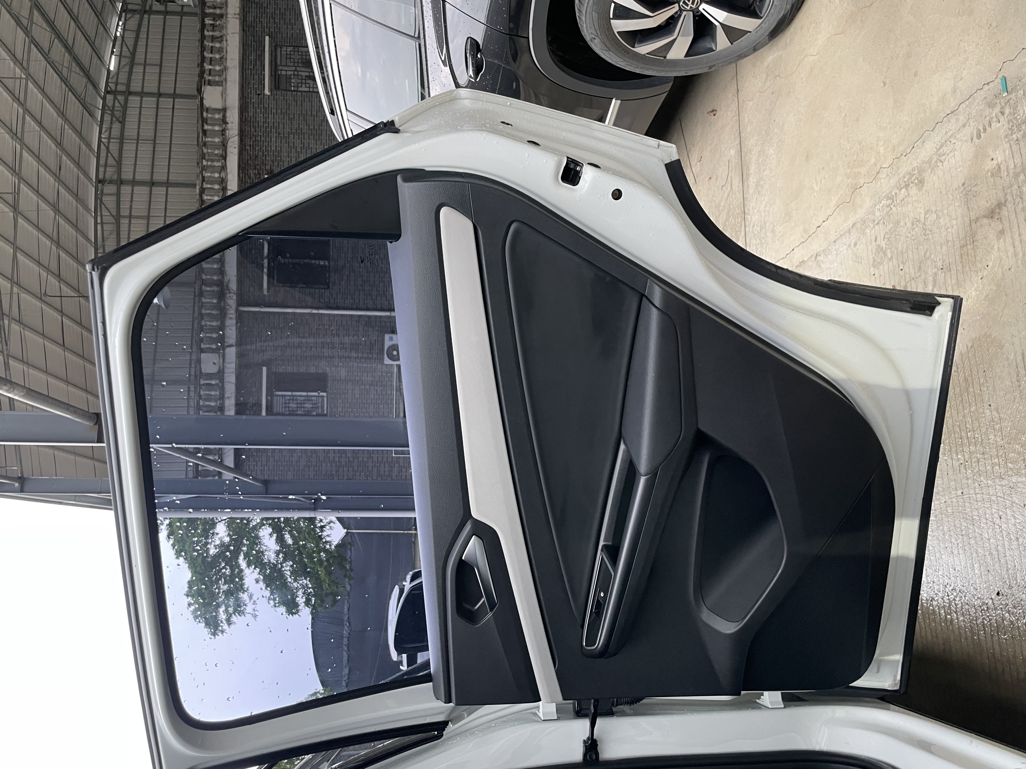 VS5 2024 car image #25
