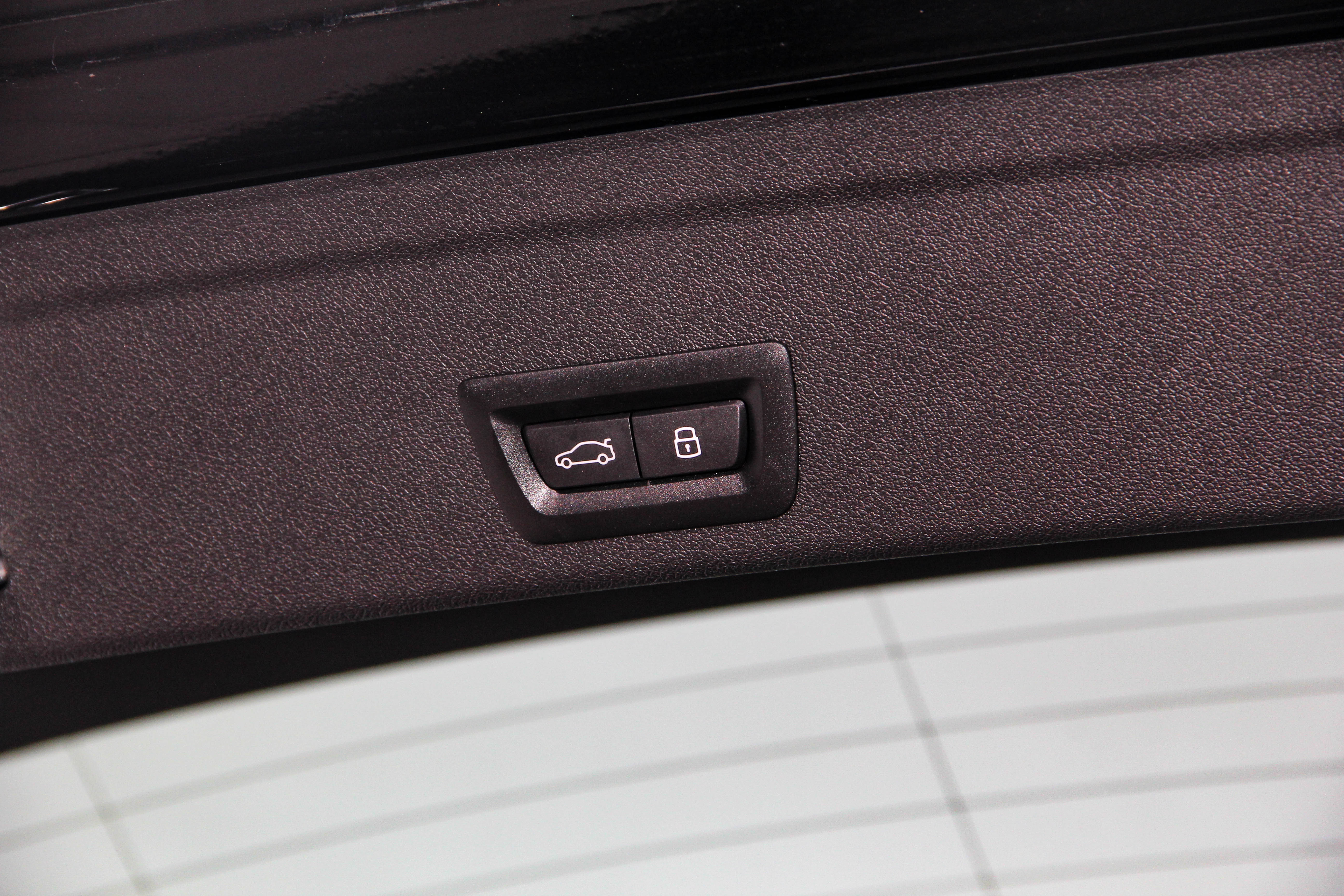 BMW X6 2025 car image #25