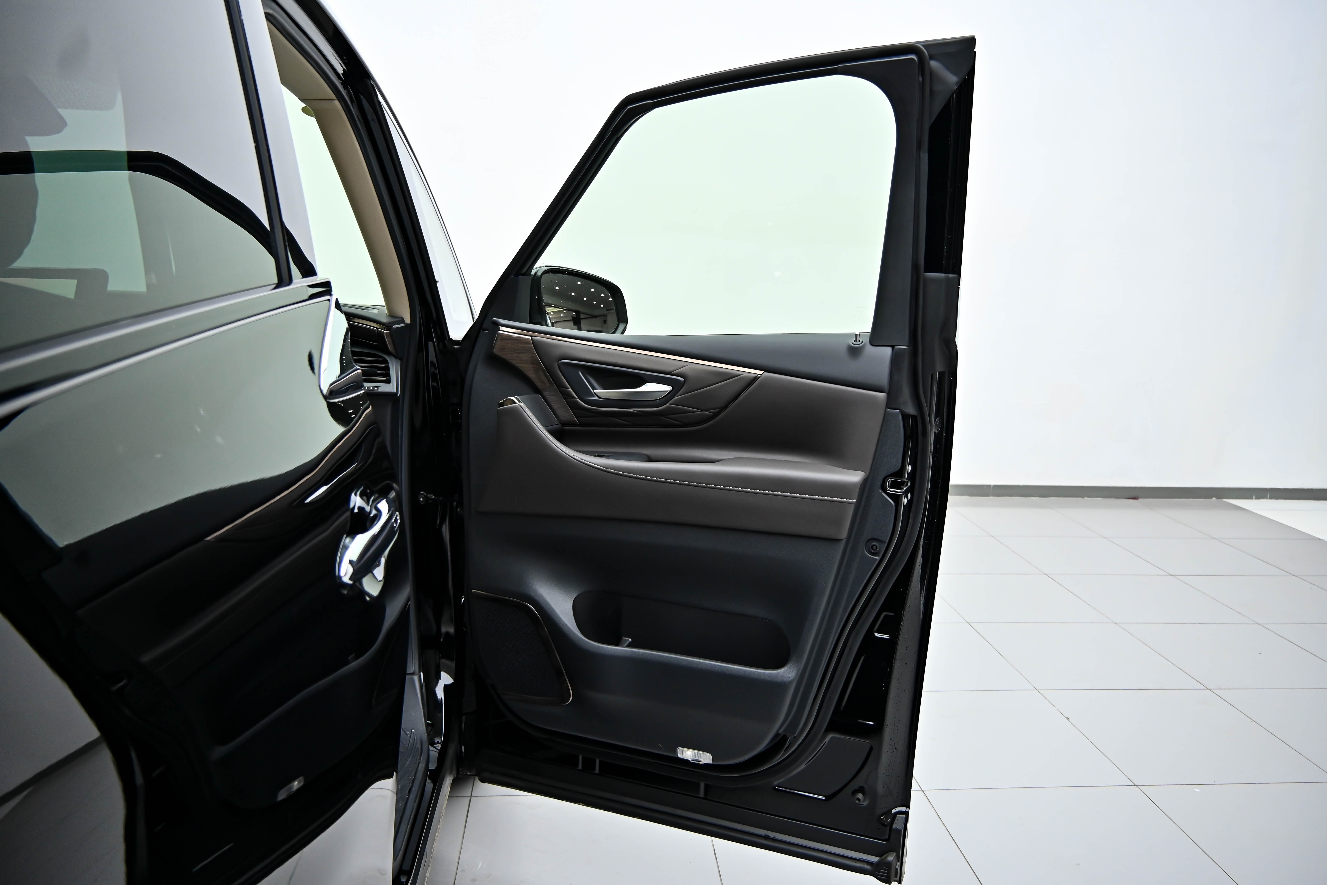 Toyota Vellfire 2026 صورة سيارة #25