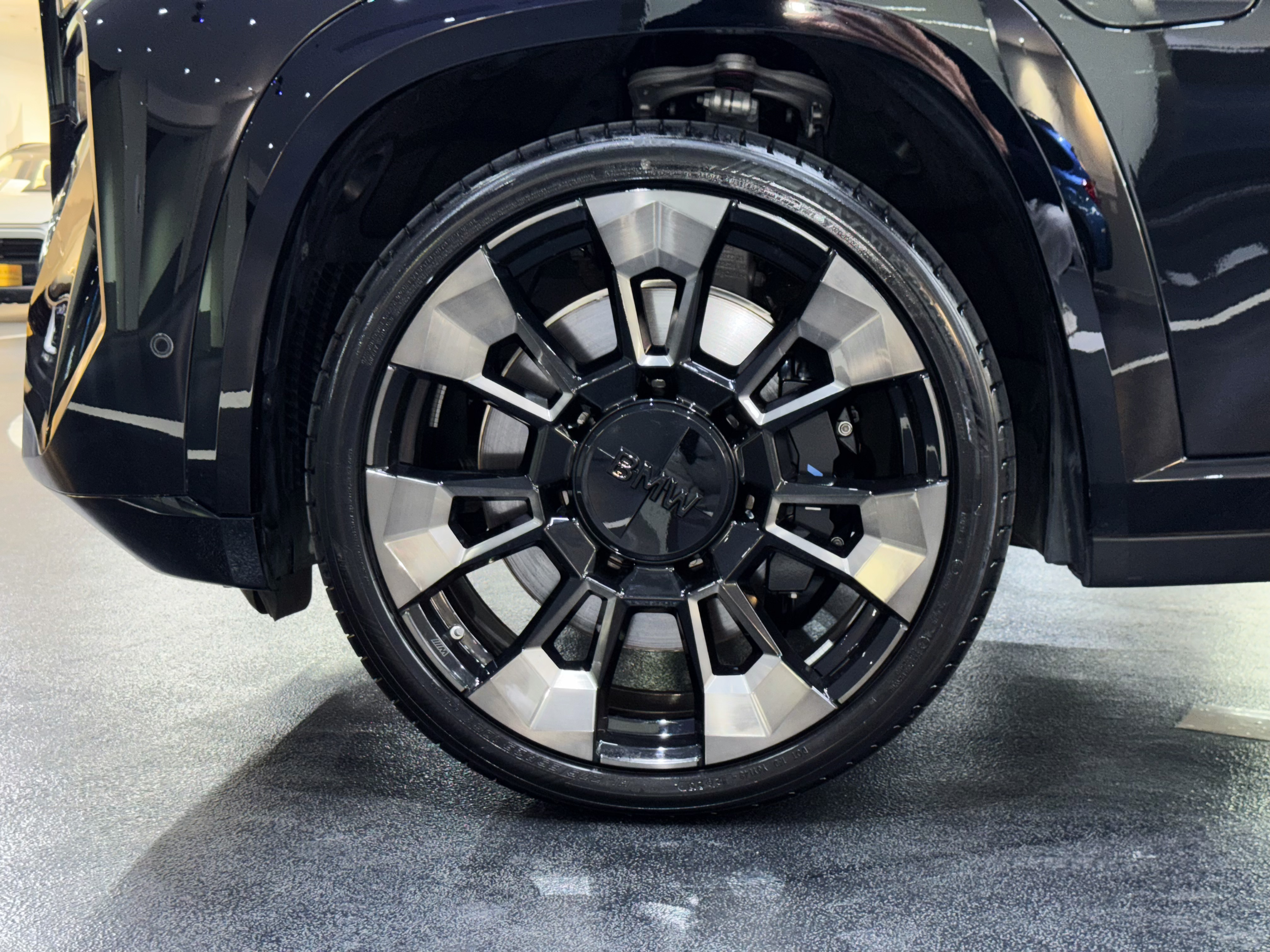 BMW XM 2025 صورة سيارة #25