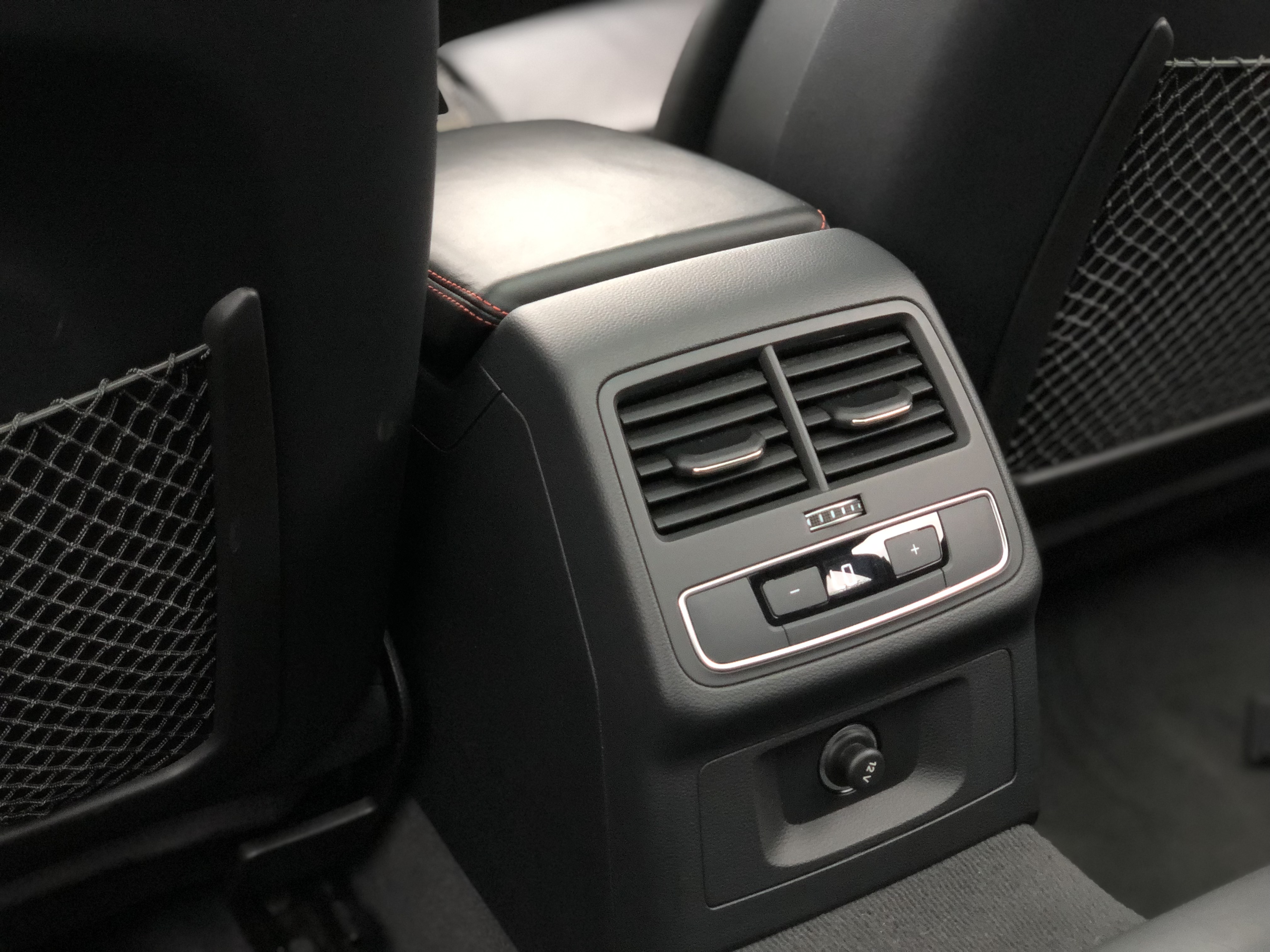 Audi RS 4 2023 immagine di auto #25