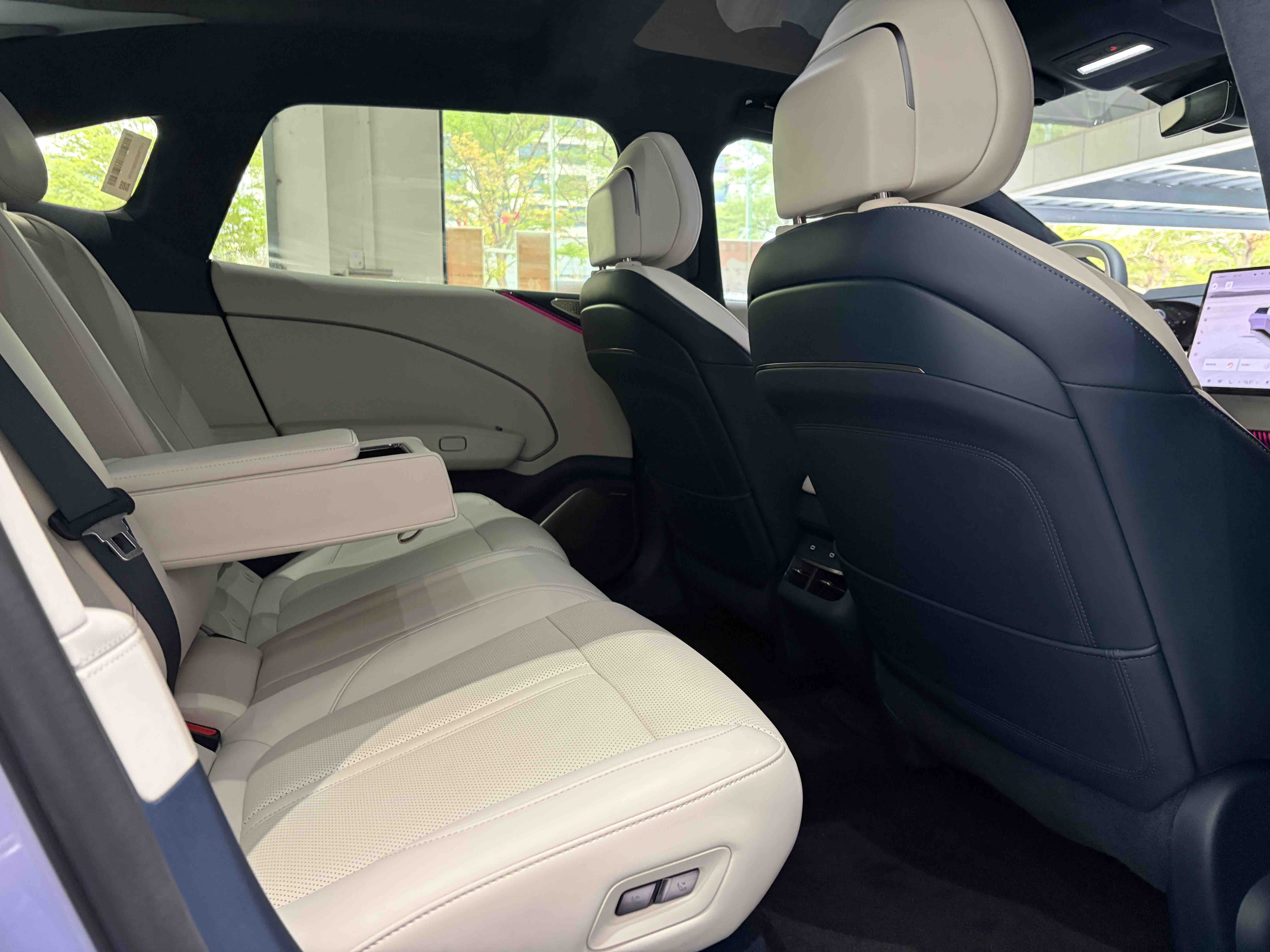 极氪 极氪007 2025 汽车图片 #25