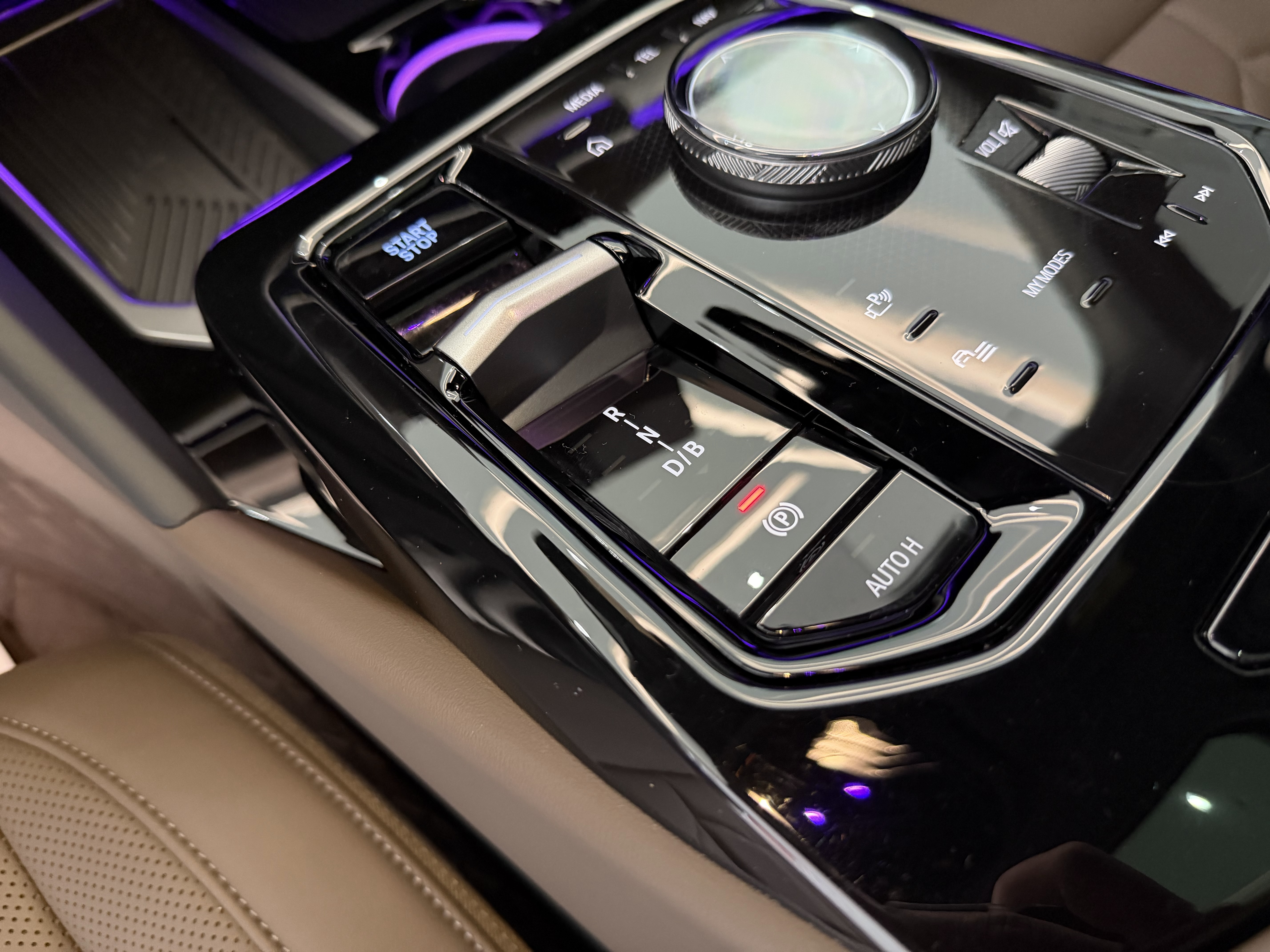 BMW i5 2024 car image #25