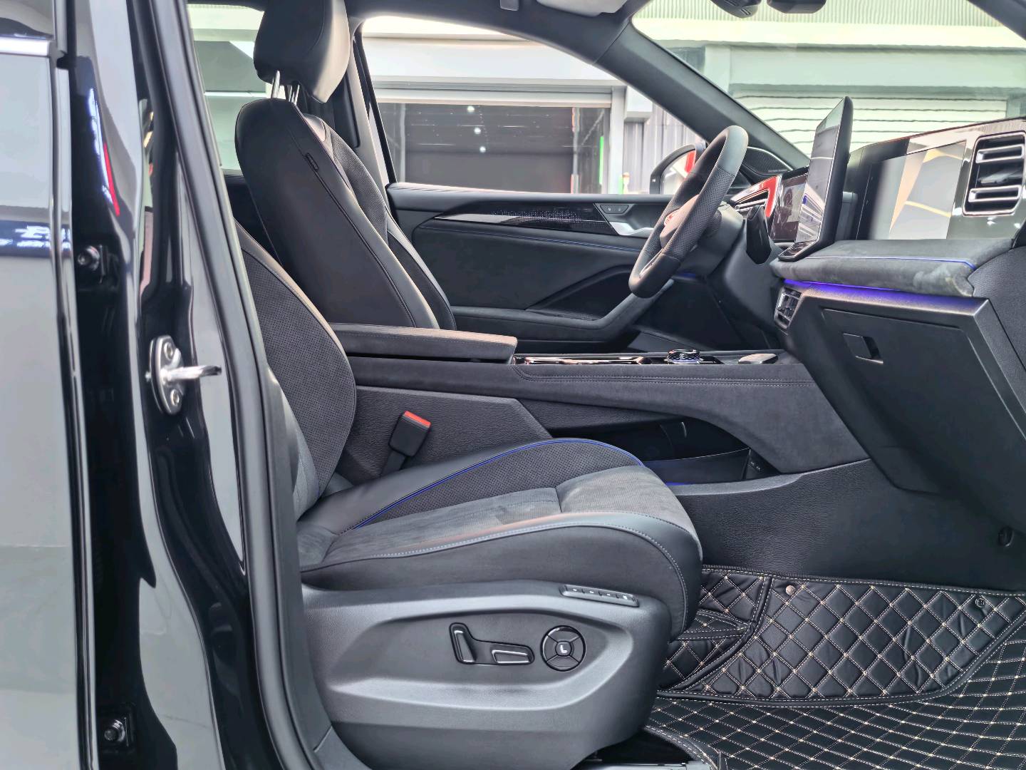 Volkswagen Tiguan L 2024 immagine di auto #25