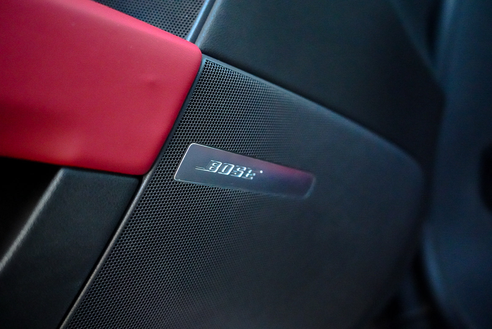 Audi TTS 2011 car image #25