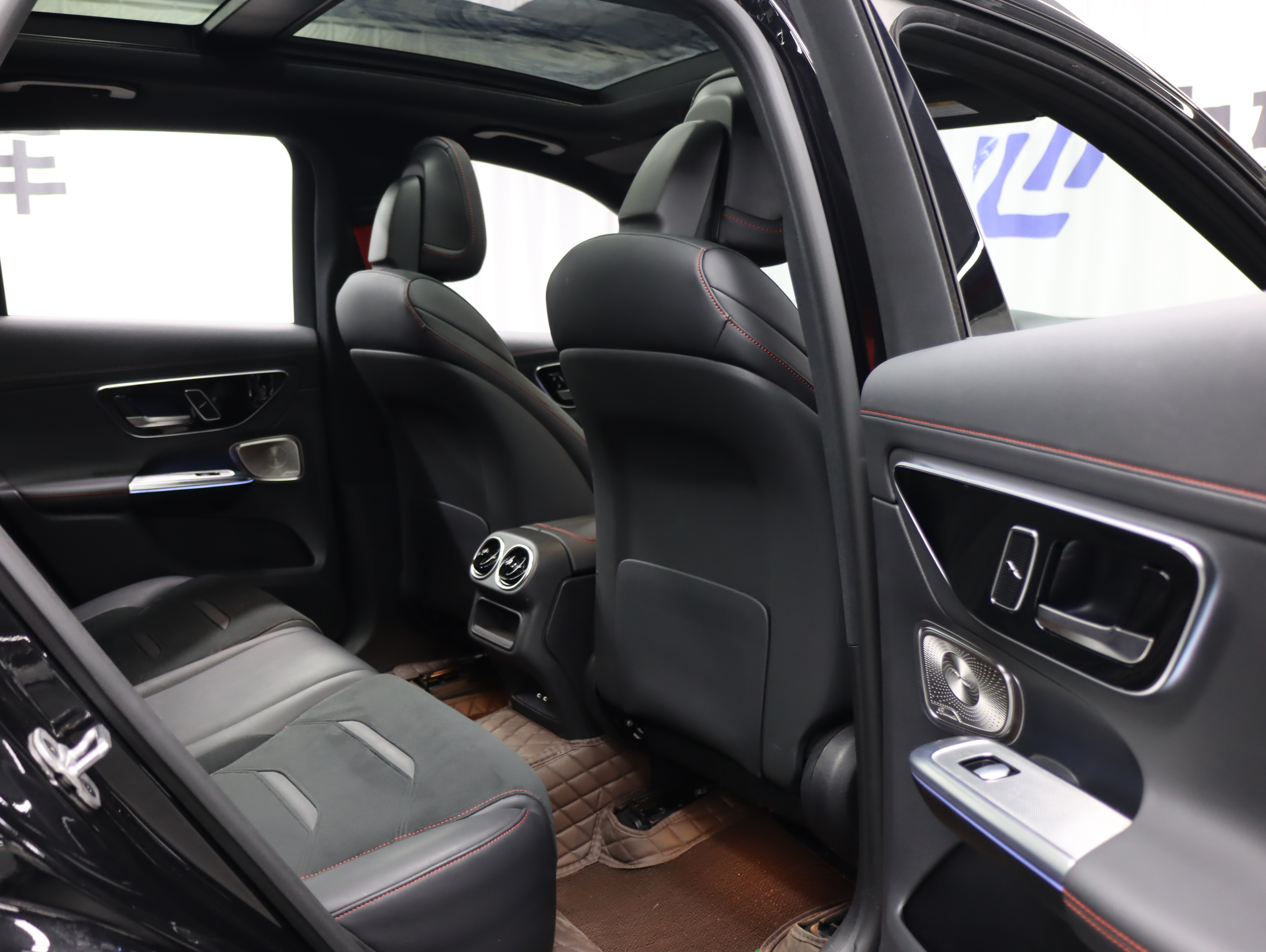 Mercedes-Benz GLC AMG 2025 #25 Mercedes-Benz GLC AMG 2025 car image #25