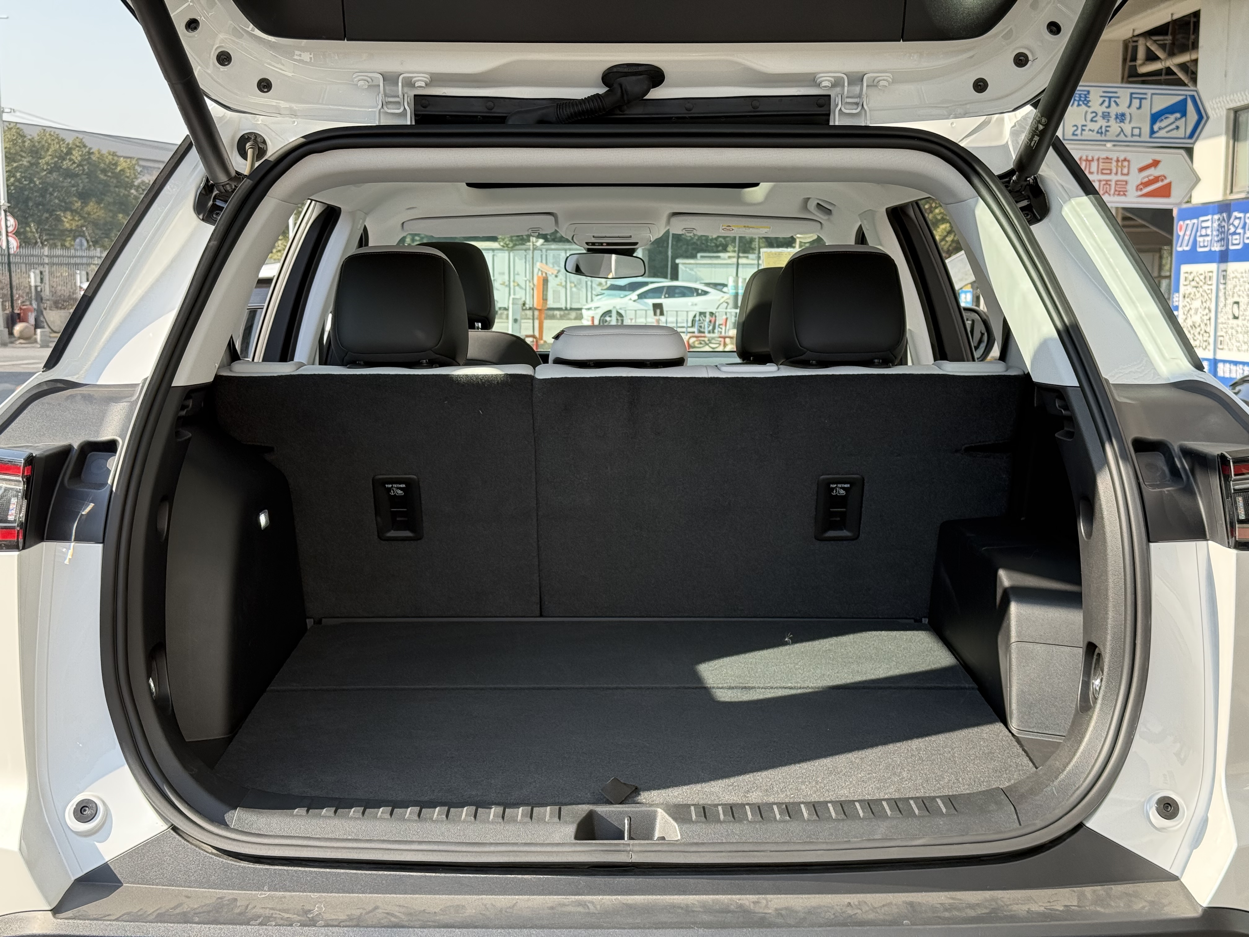 Chevrolet Equinox Plus 2025 car image #25