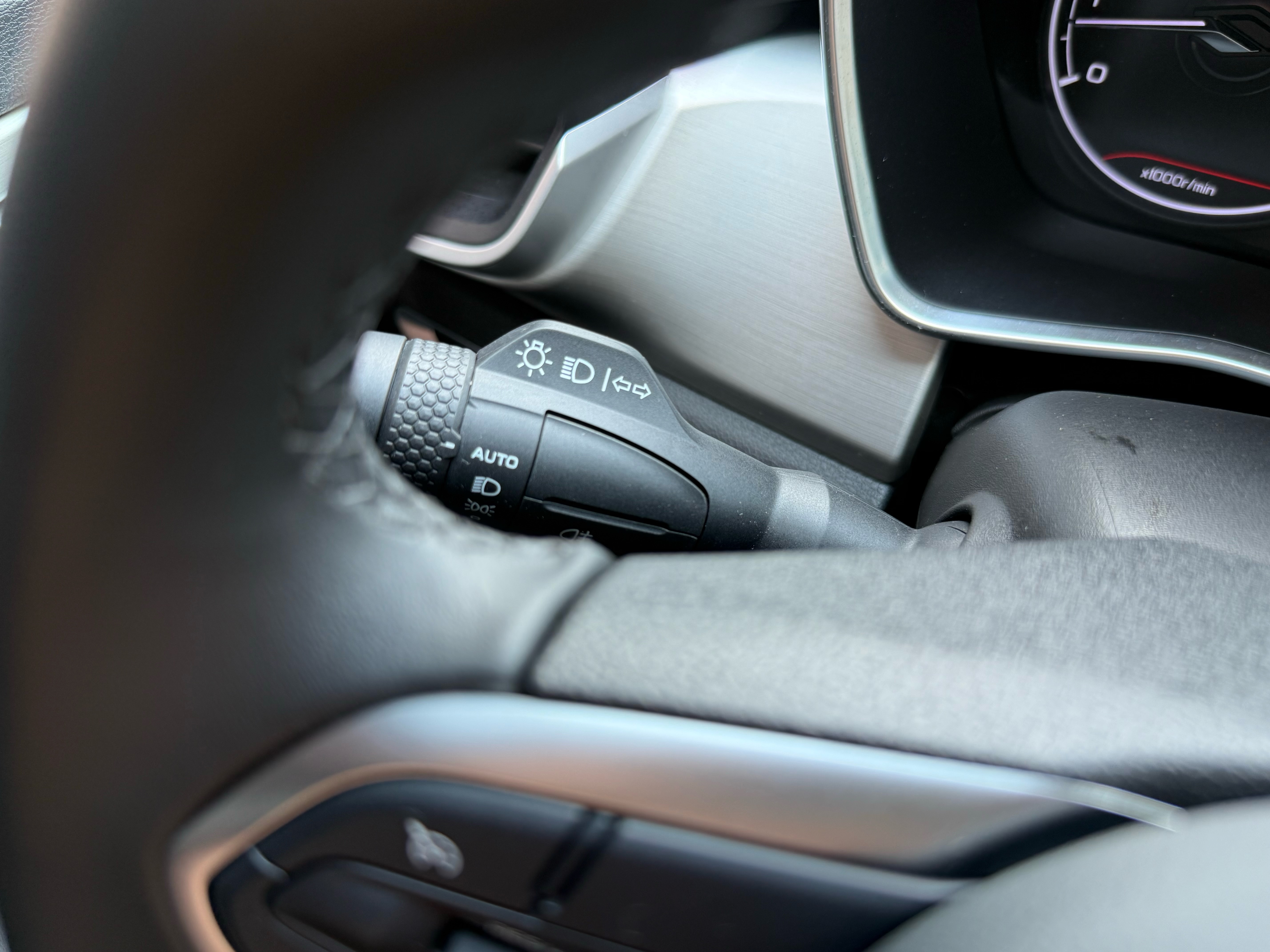 GEELY Coolray 2025 car image #25