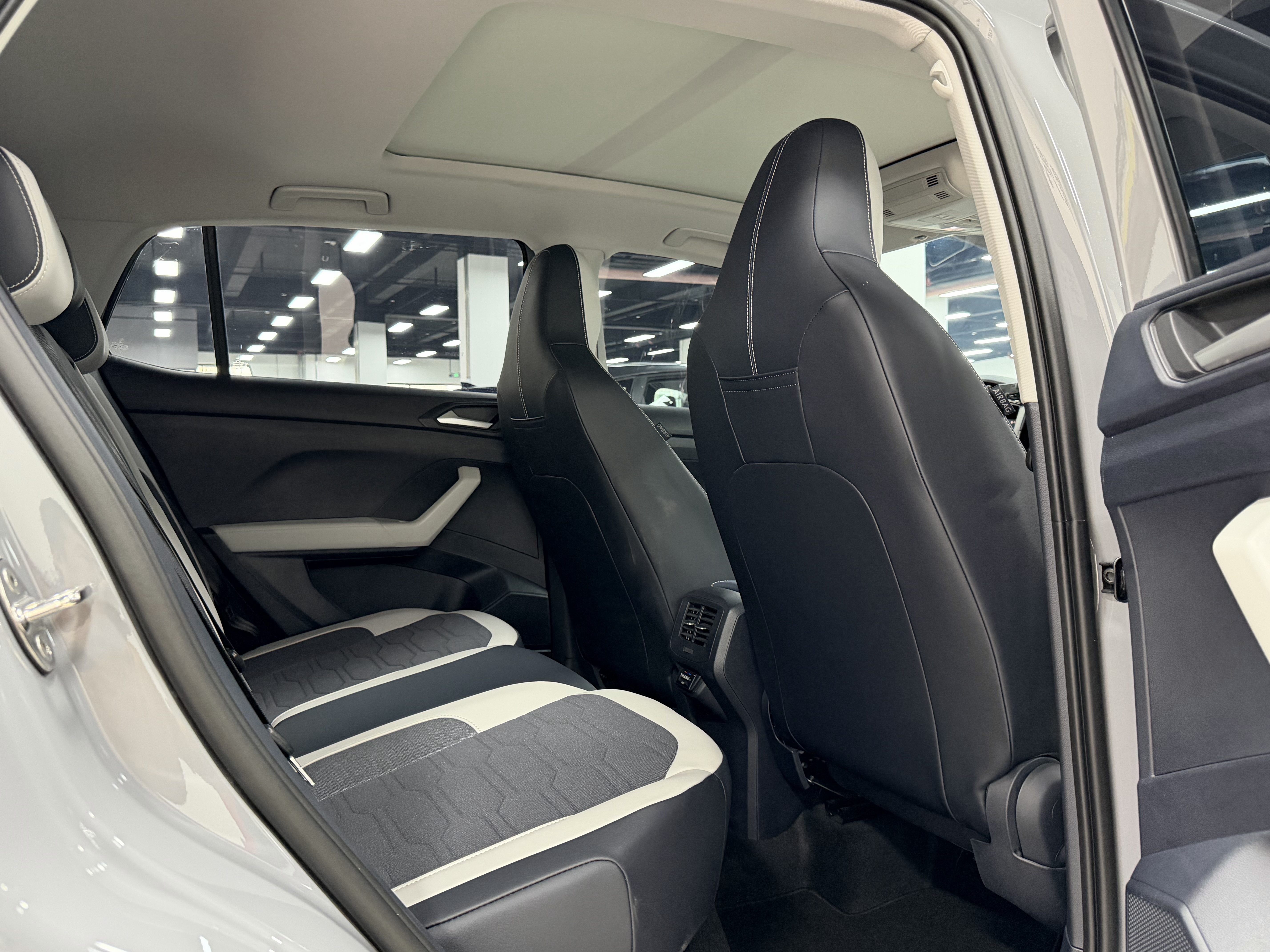 Volkswagen Tharu 2025 car image #25