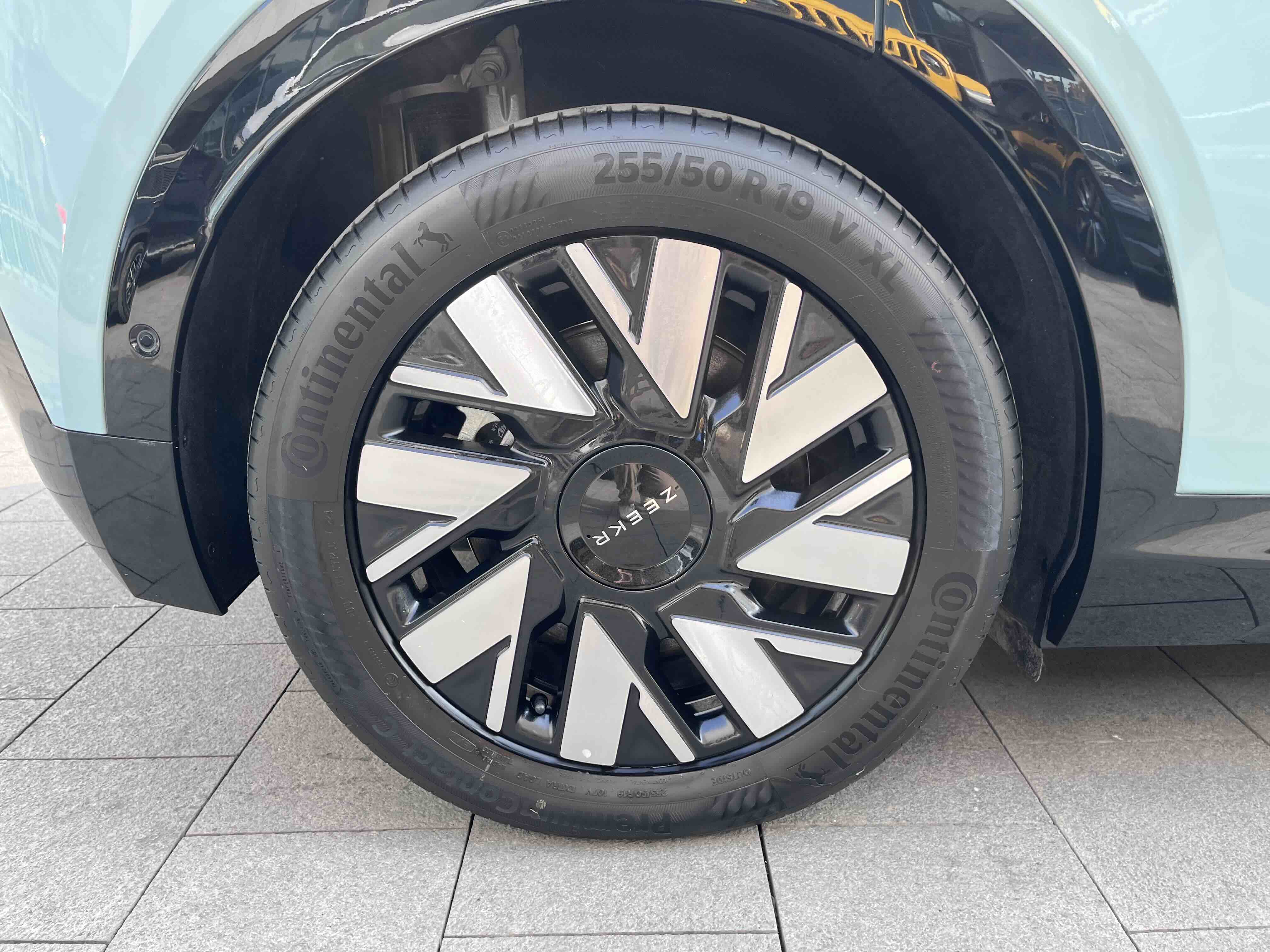 极氪 极氪MIX 2024 汽车图片 #25