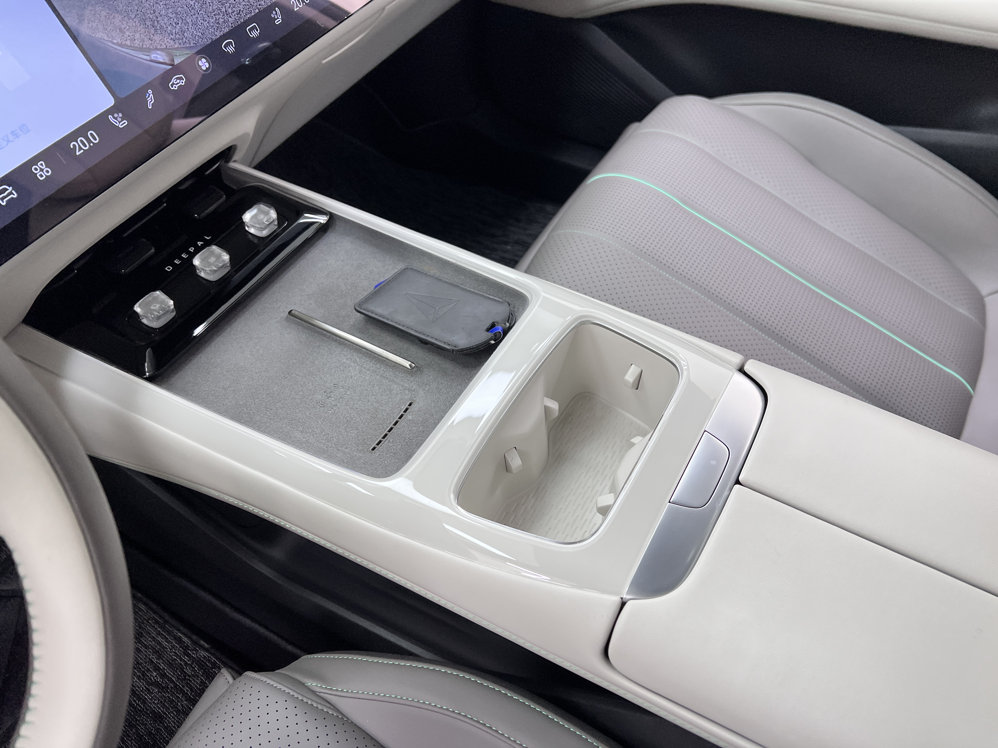 Deepal L07 2024 изображение автомобиля #25