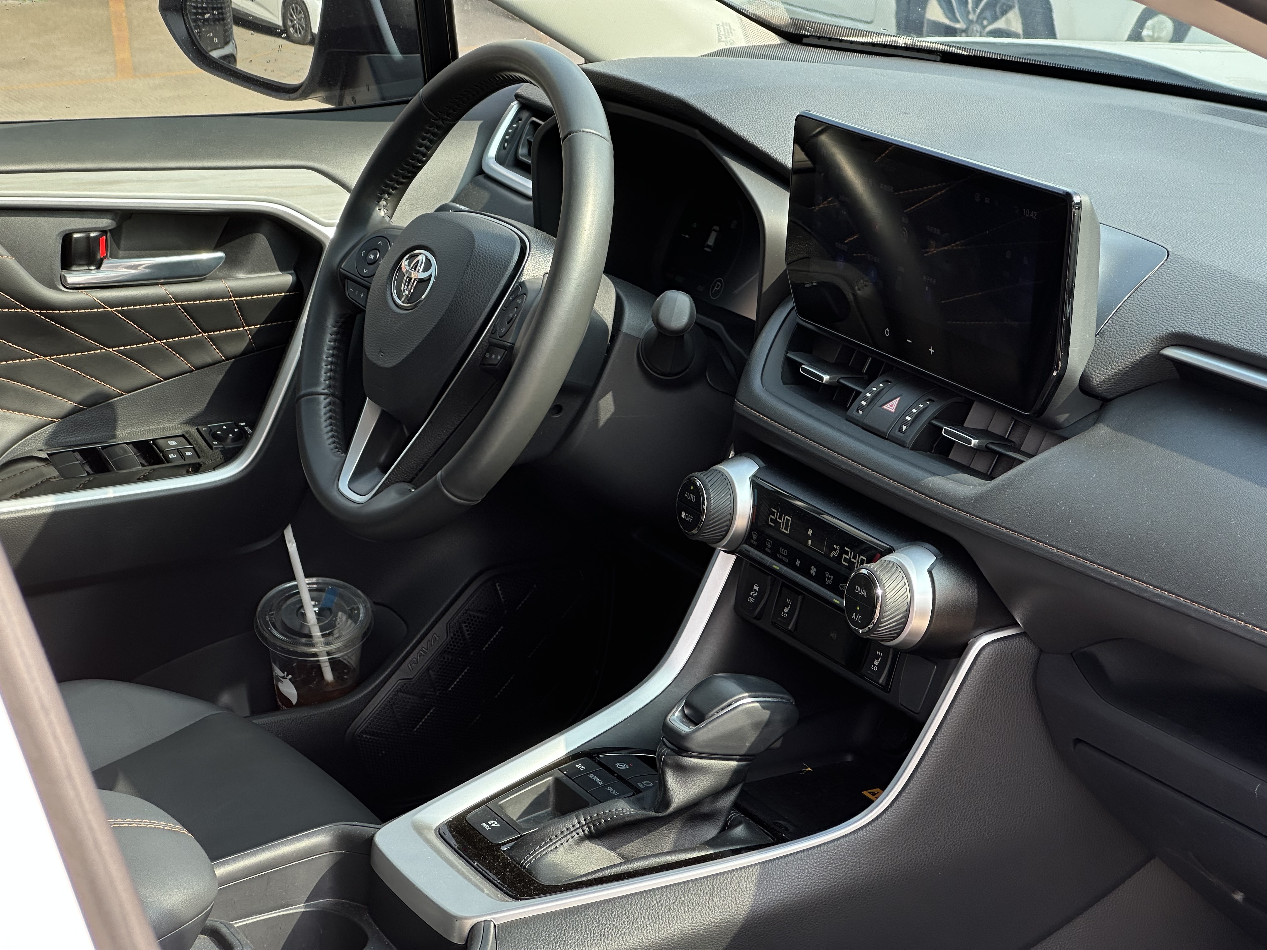 Toyota RAV4 2024 car image #25