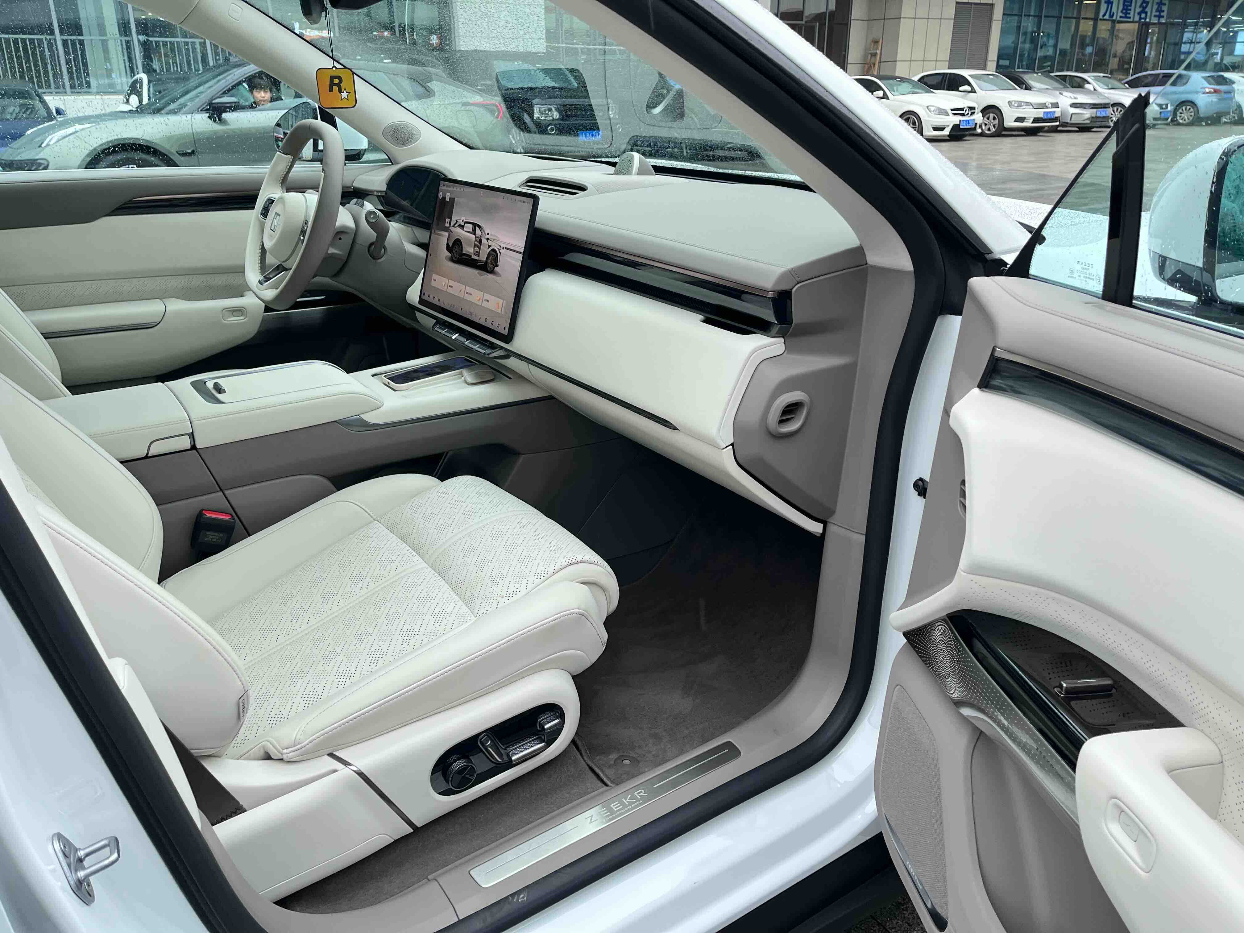 极氪 极氪7X 2024 汽车图片 #25