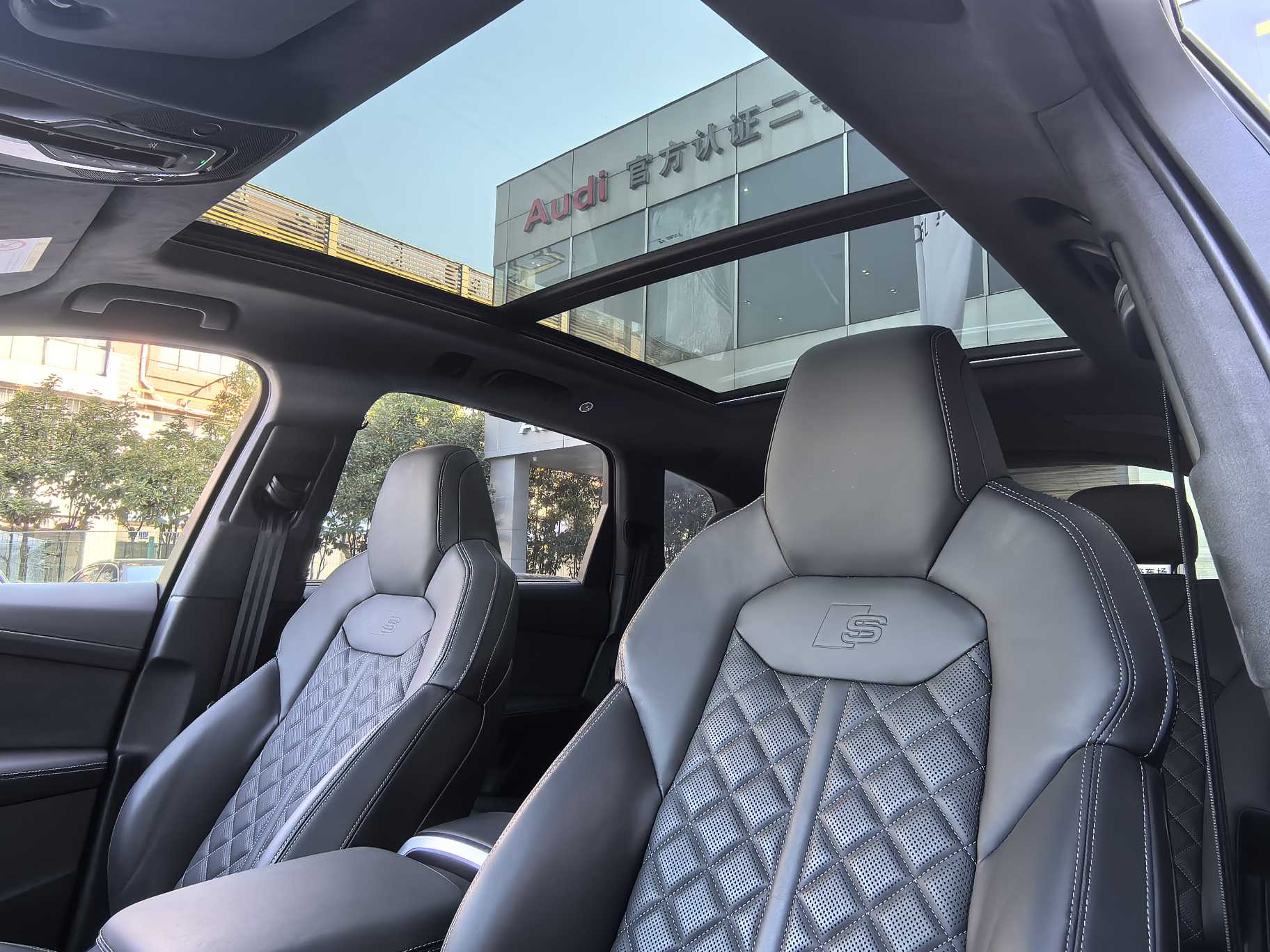 Audi SQ7 2024 car image #25