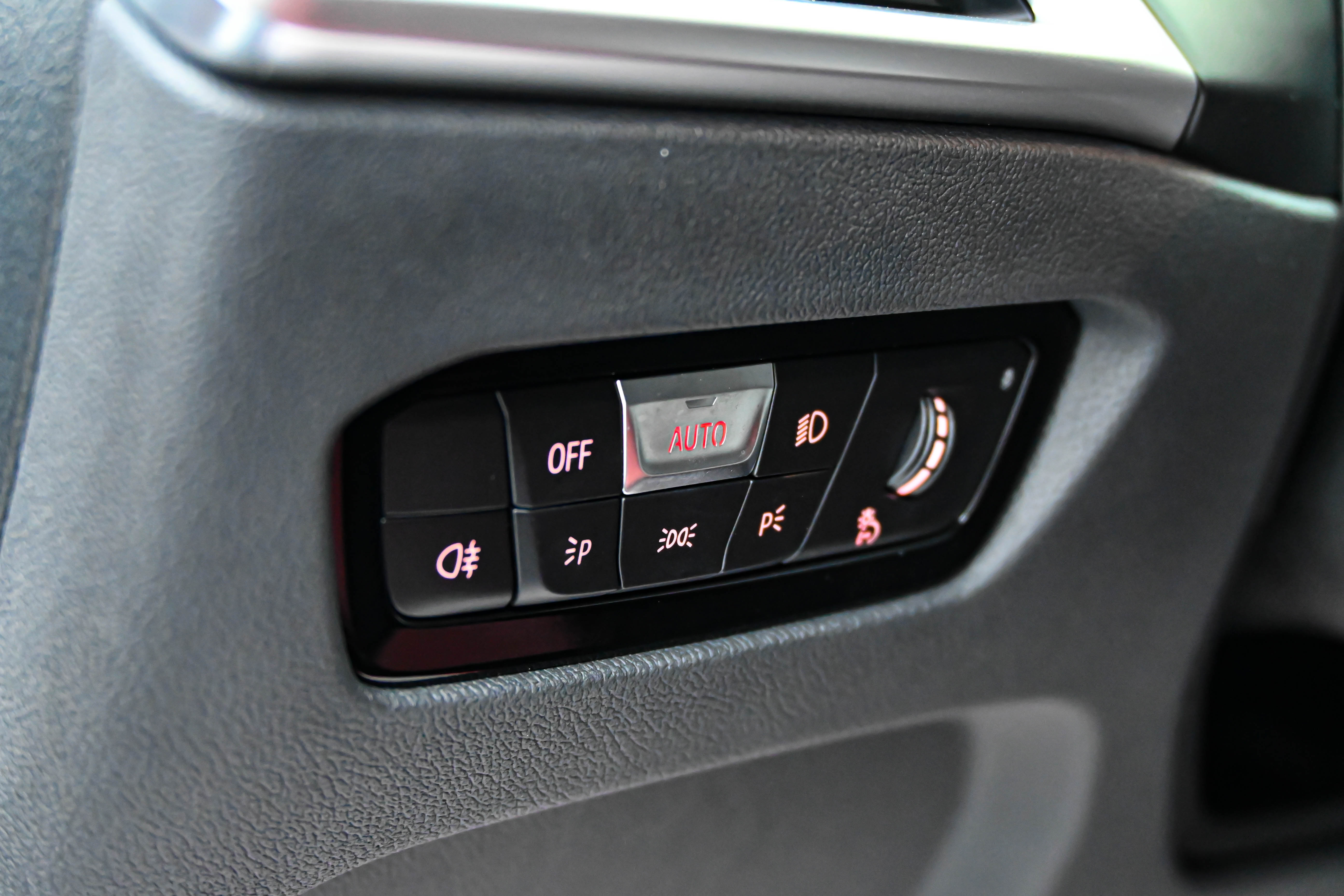 BMW i4 2025 car image #25