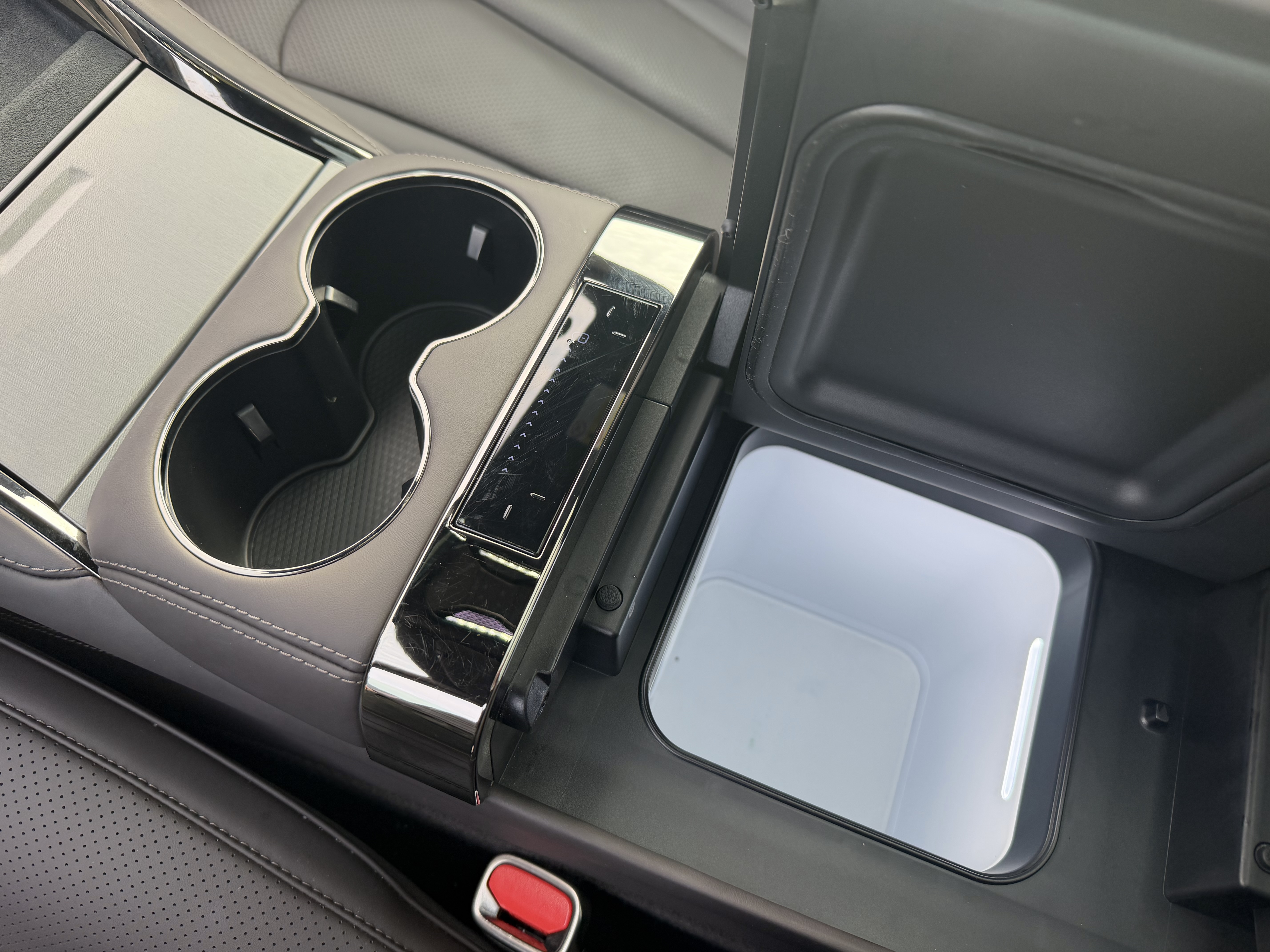 Denza Z9 2024 car image #25