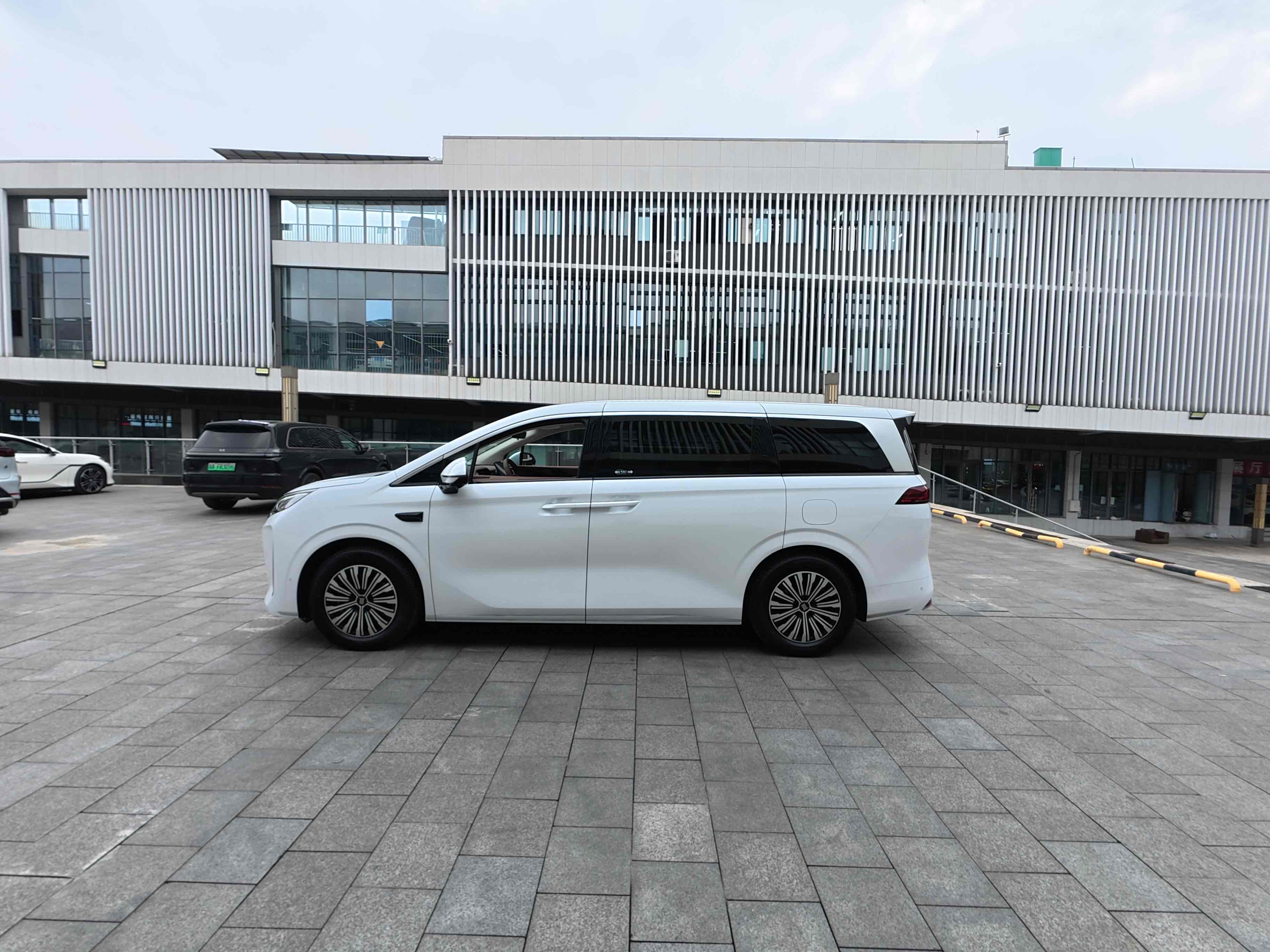 BYD Xia 2025 #25 BYD Xia 2025 car image #25