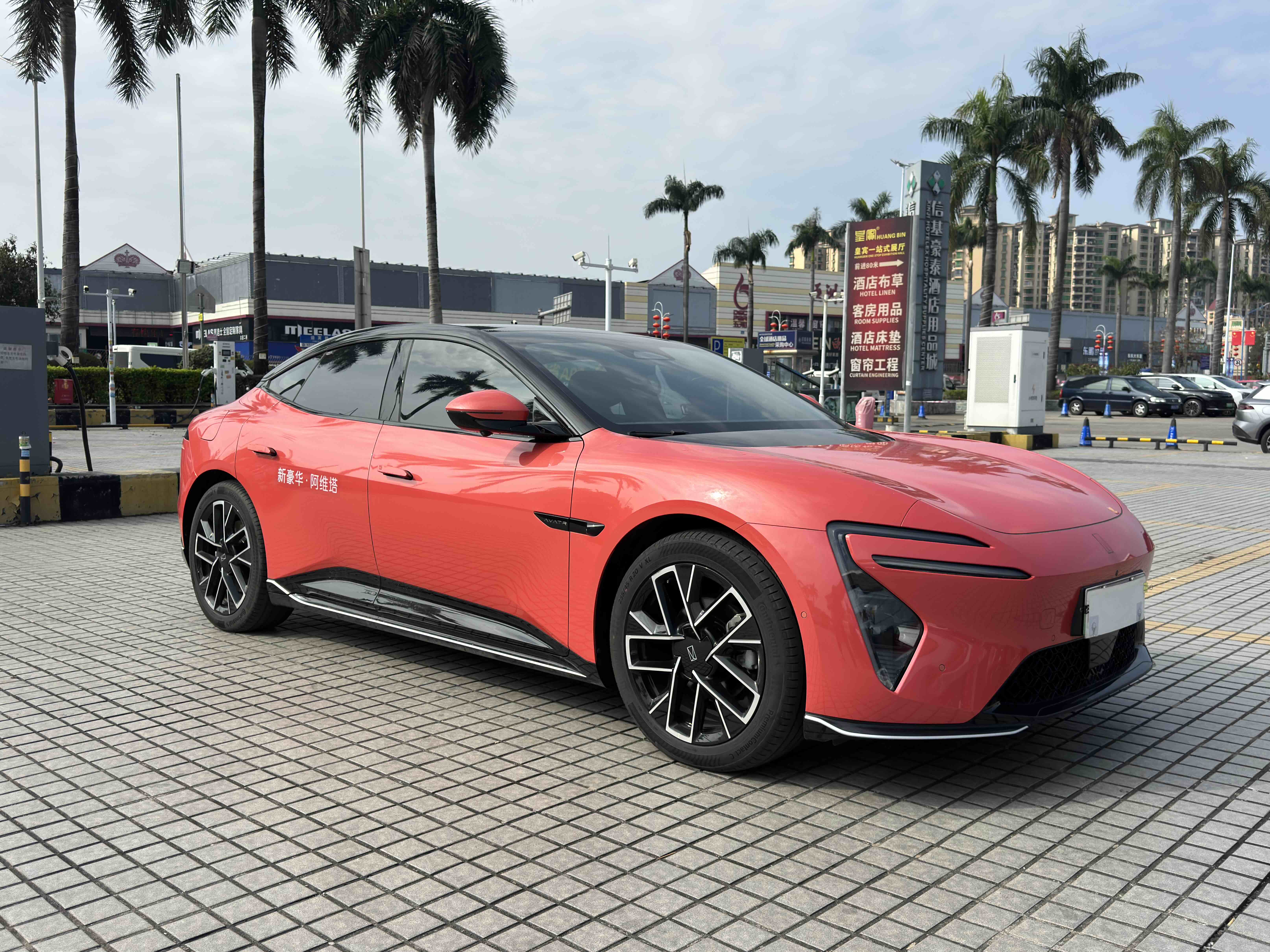 Avatr 06 2025 car image #25