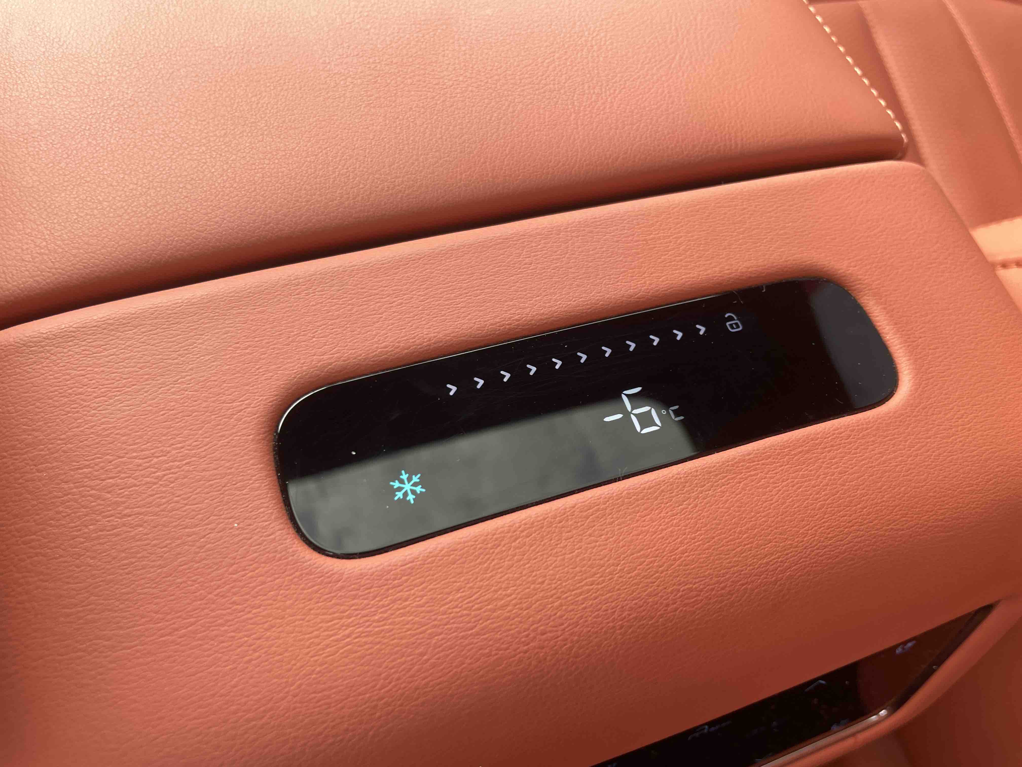 BYD Tang L 2025 immagine di auto #25