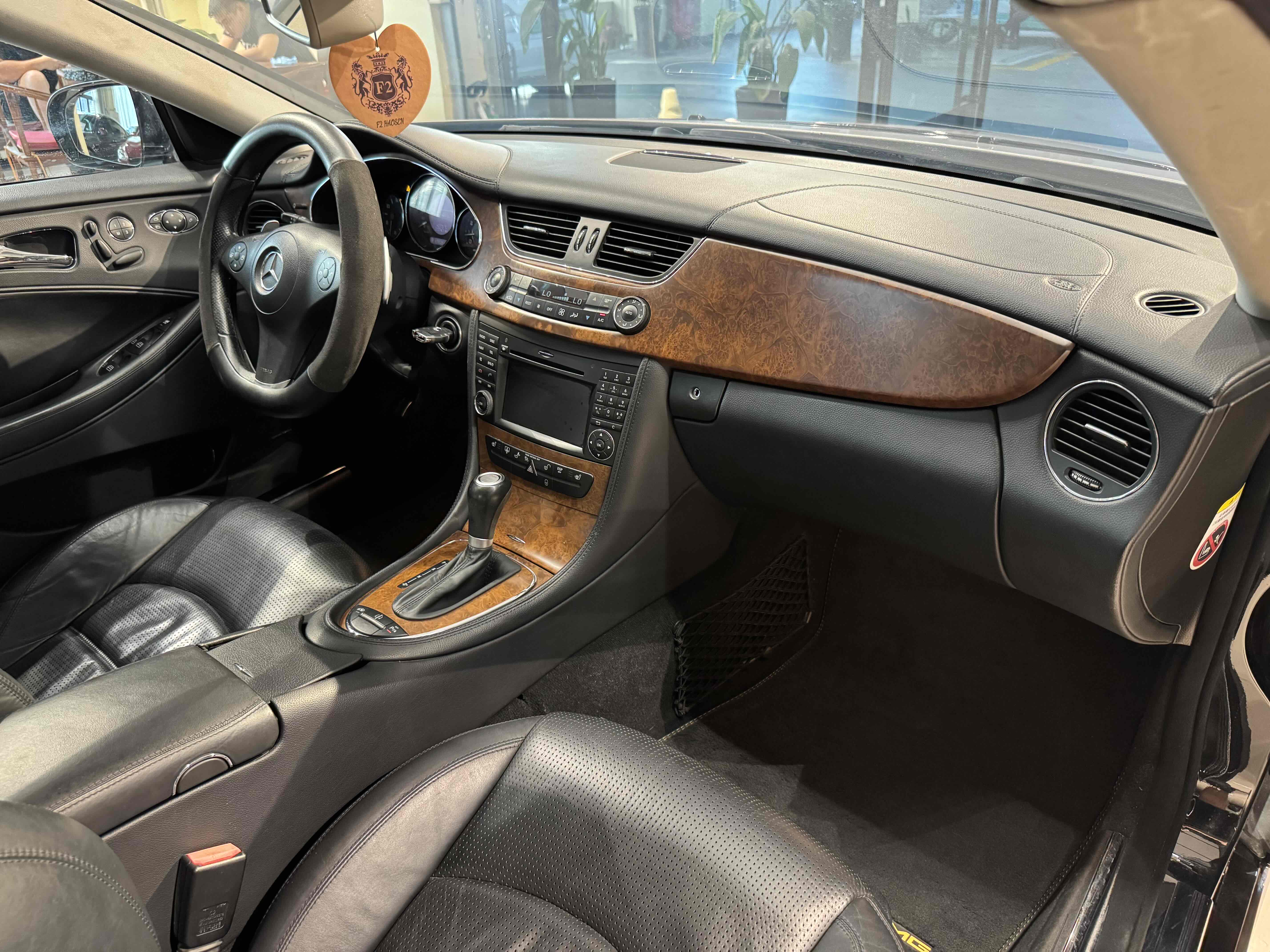 Mercedes-Benz CLS AMG 2009 car image #25