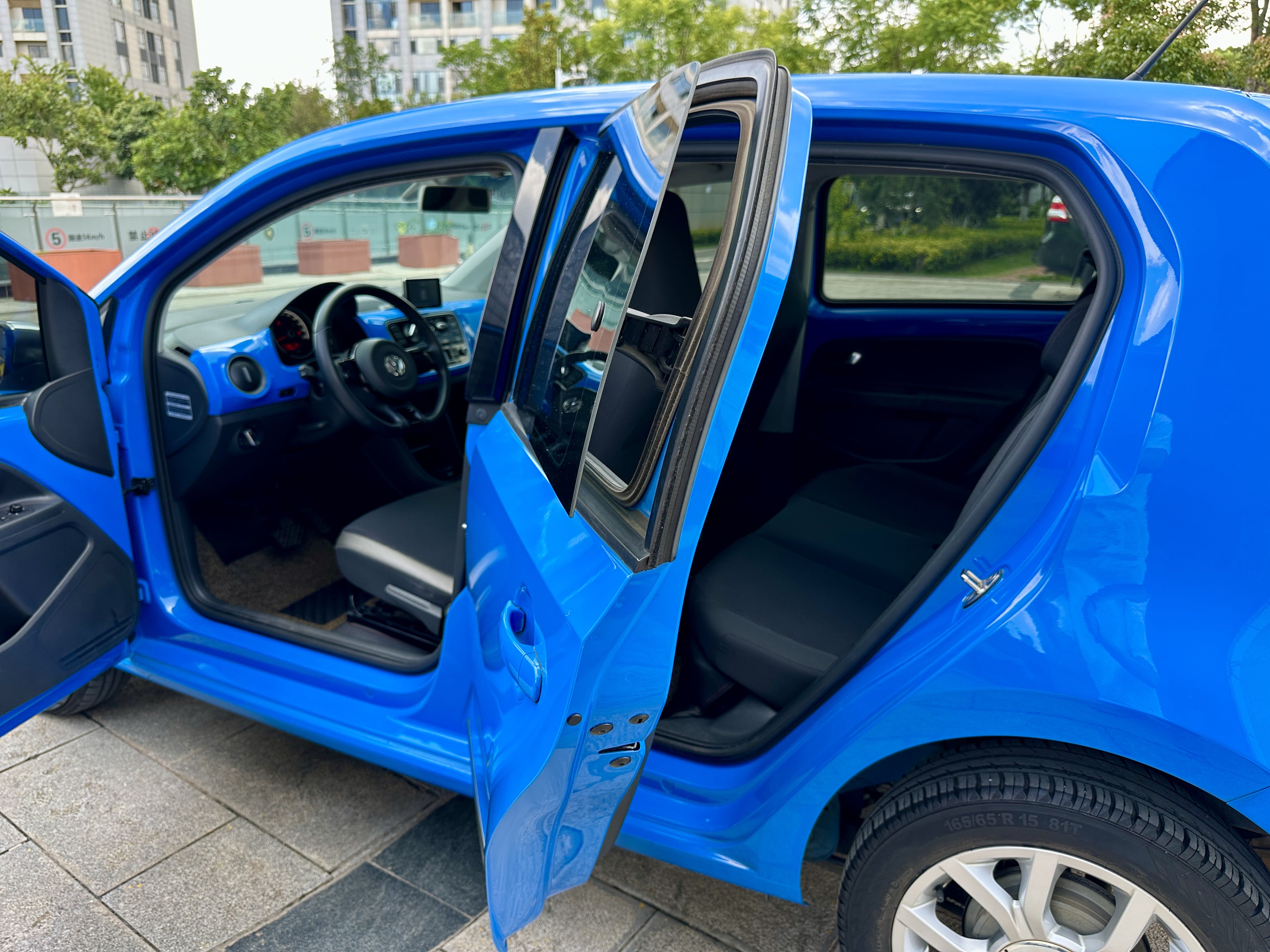 Volkswagen up! 2016 immagine di auto #25