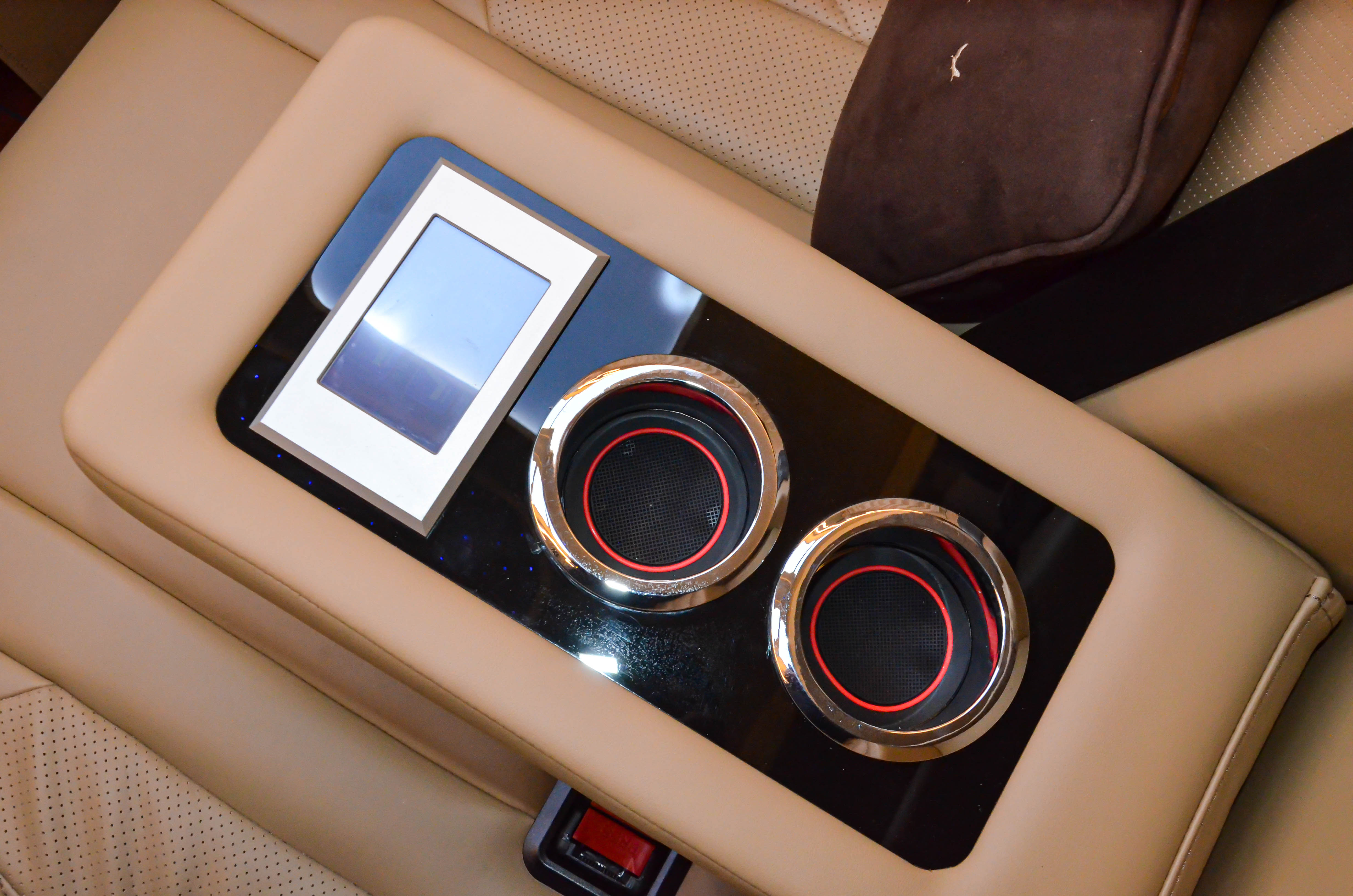 Volkswagen Caravelle 2020 car image #25