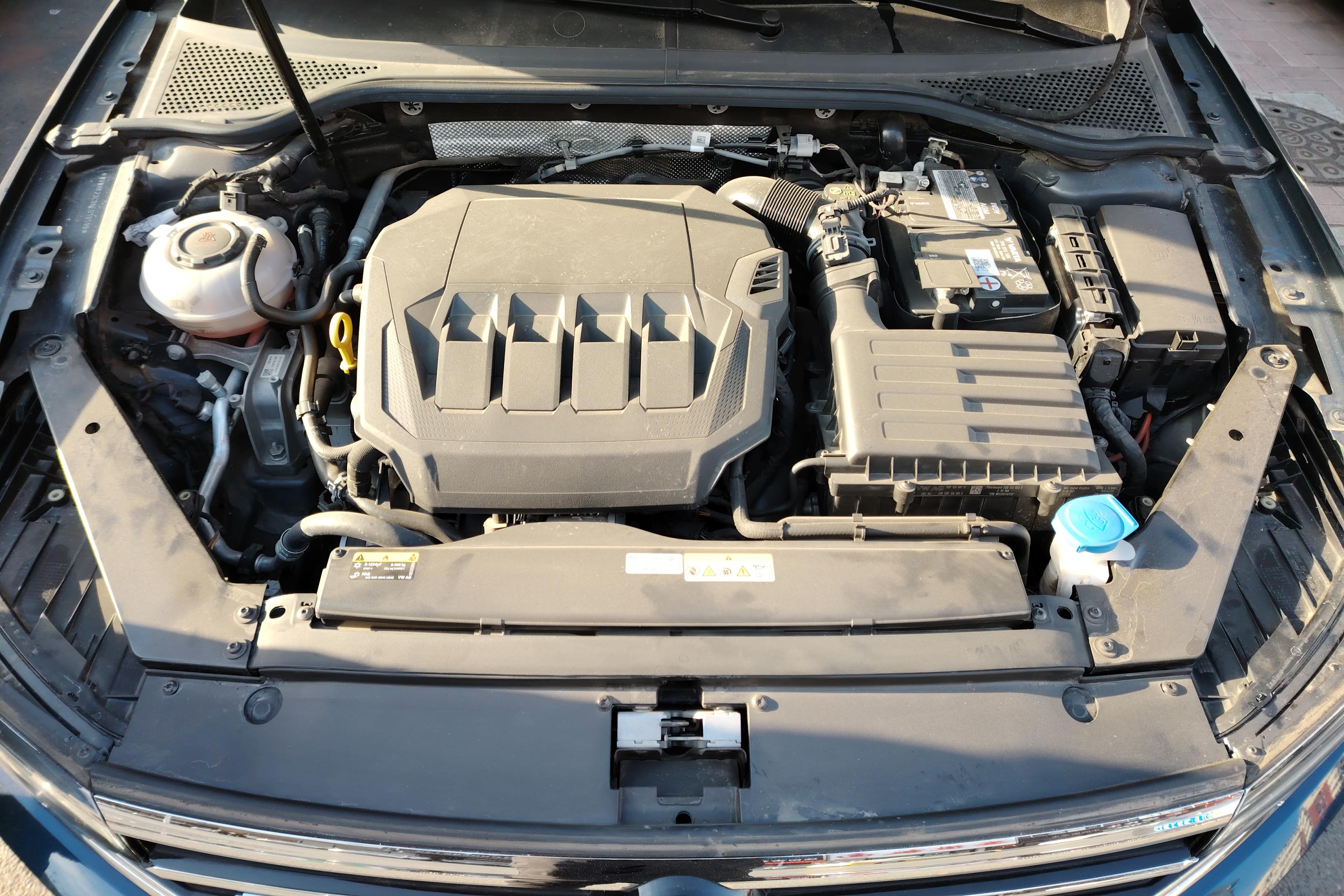 Volkswagen Passat Variant 2022 immagine di auto #25