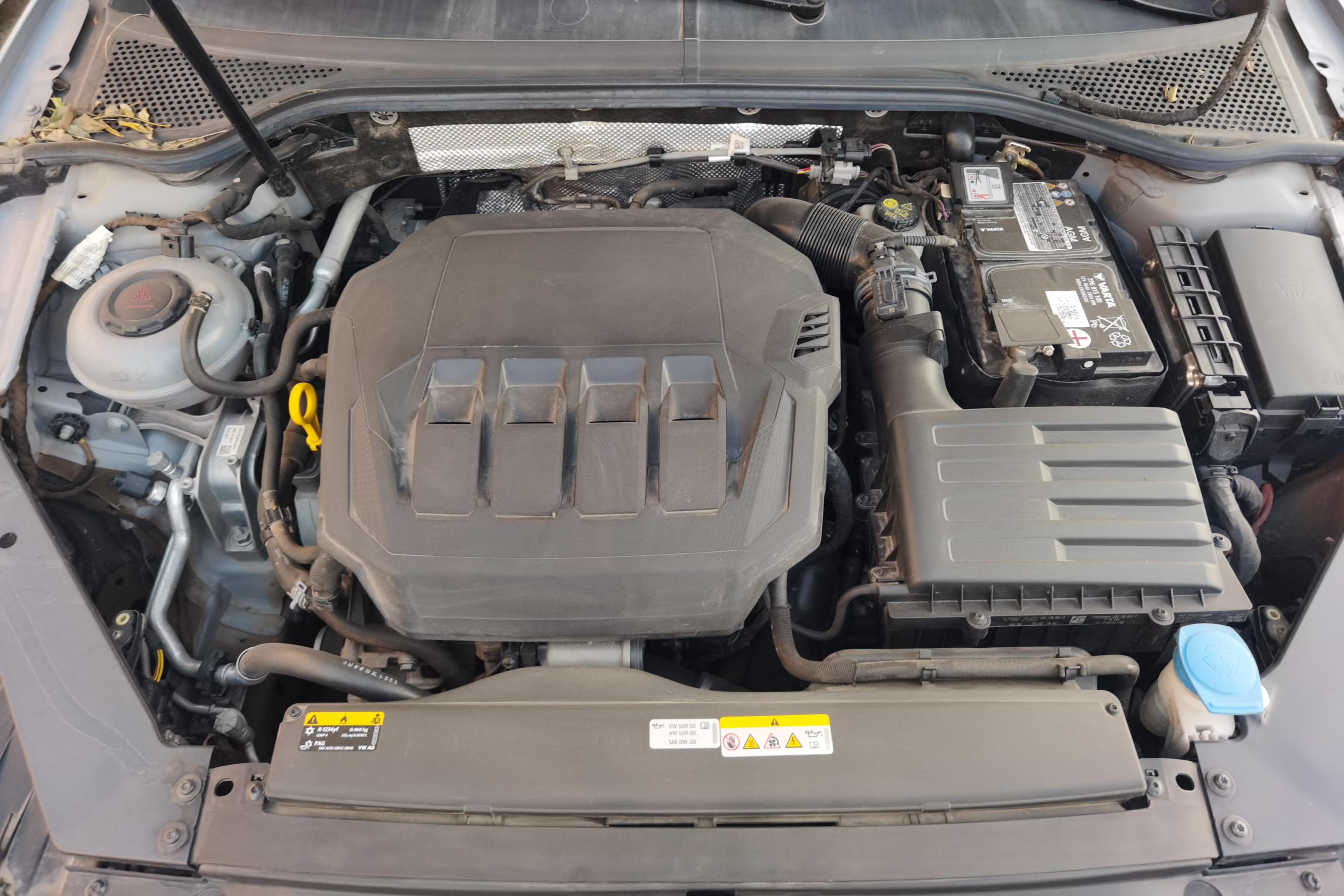 Volkswagen Passat Variant 2023 immagine di auto #25