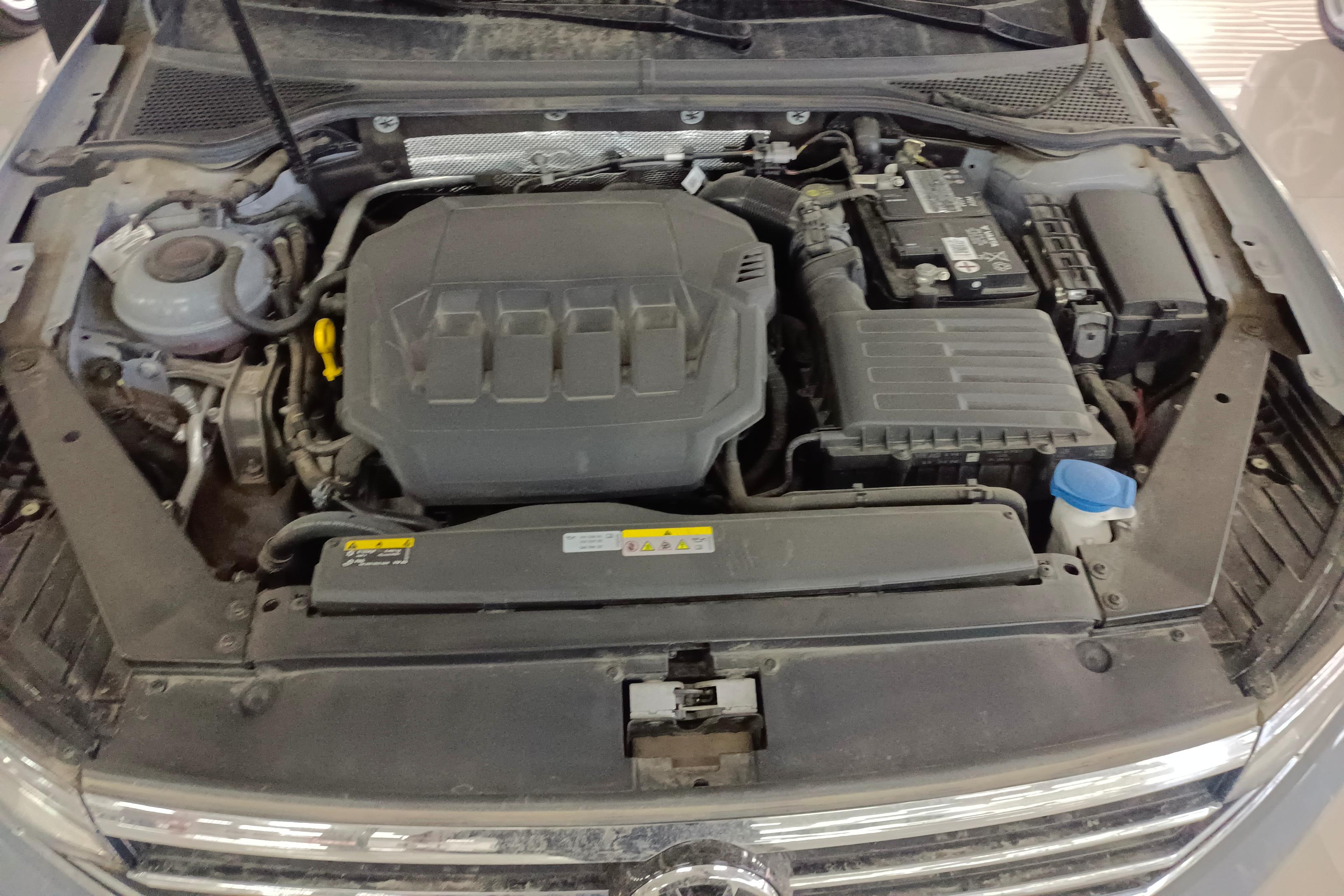 Volkswagen Passat Variant 2023 immagine di auto #25