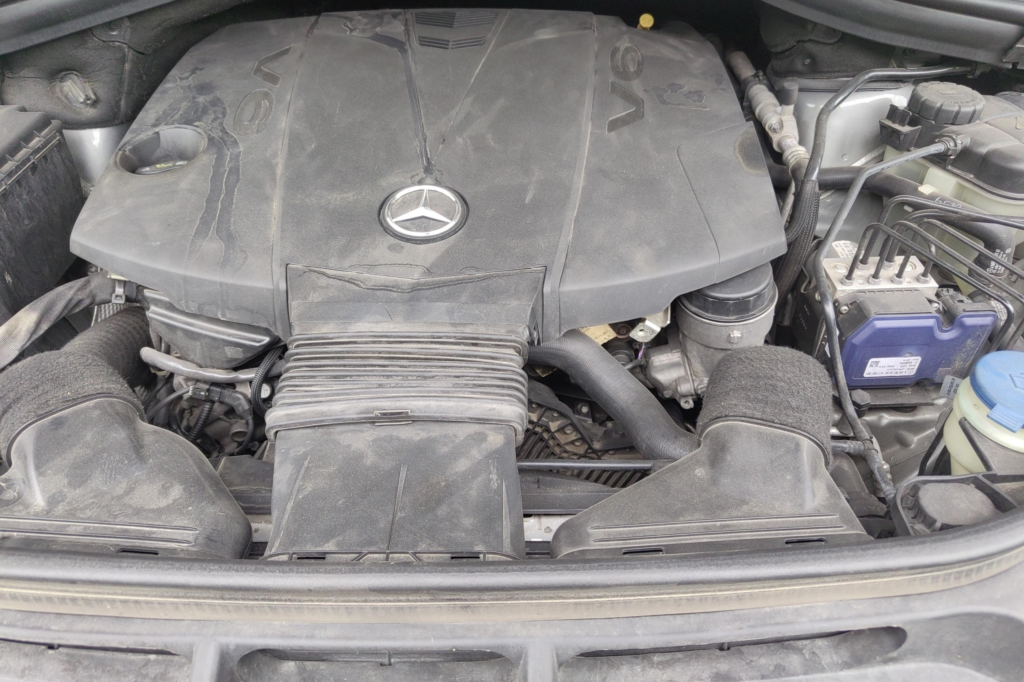 Mercedes-Benz GL Class 2015 car image #25