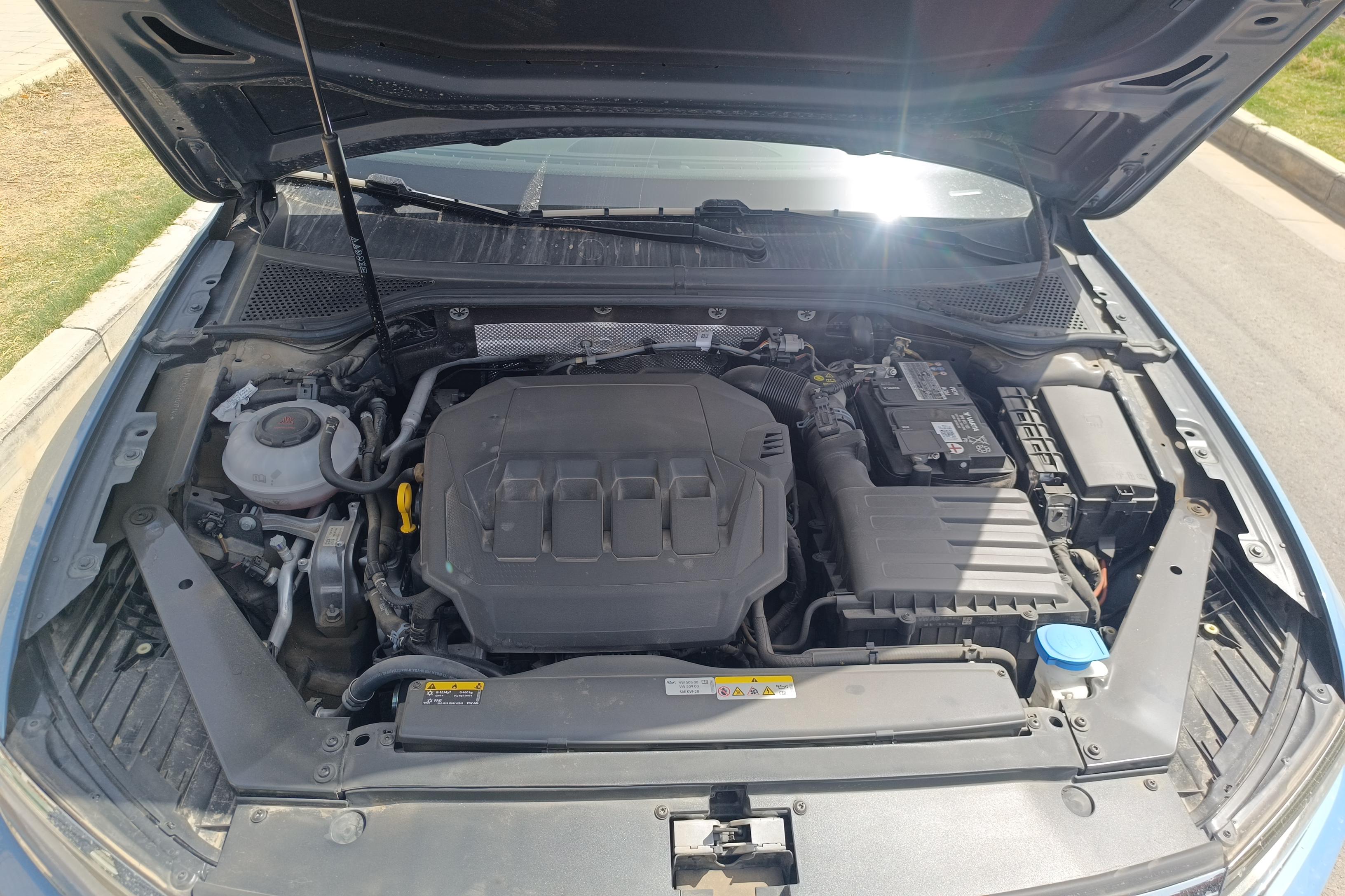 Volkswagen Passat Variant 2023 immagine di auto #25