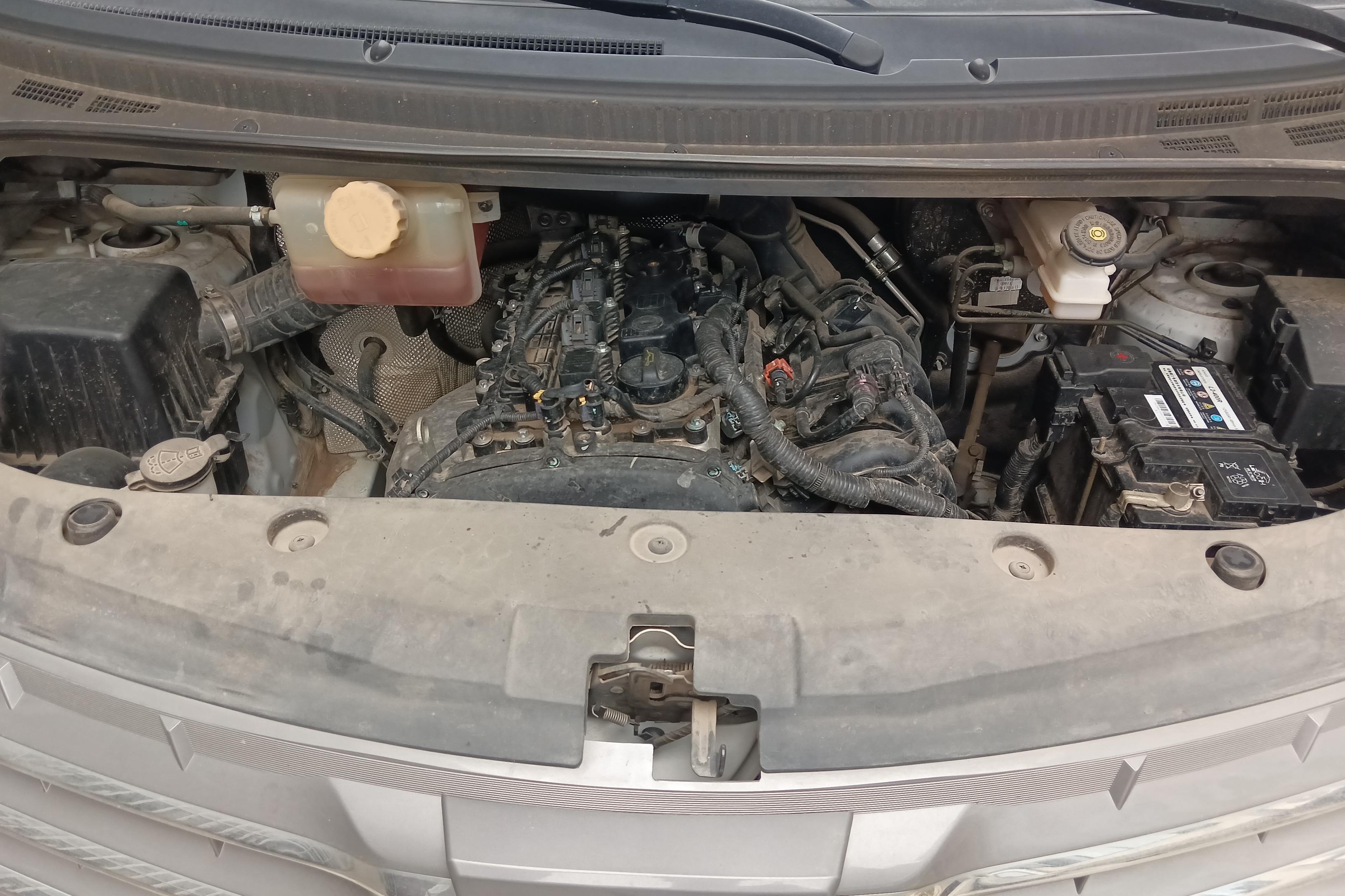 Forthing Lingzhi PLUS 2021 #25 Forthing Lingzhi PLUS 2021 car image #25