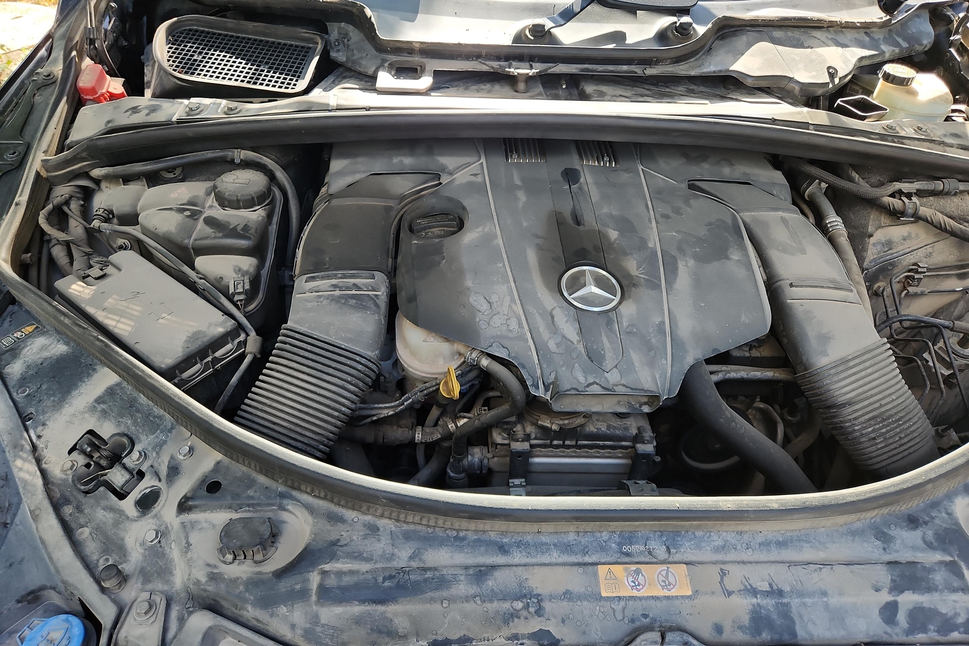 Mercedes-Benz R Class 2017 car image #25