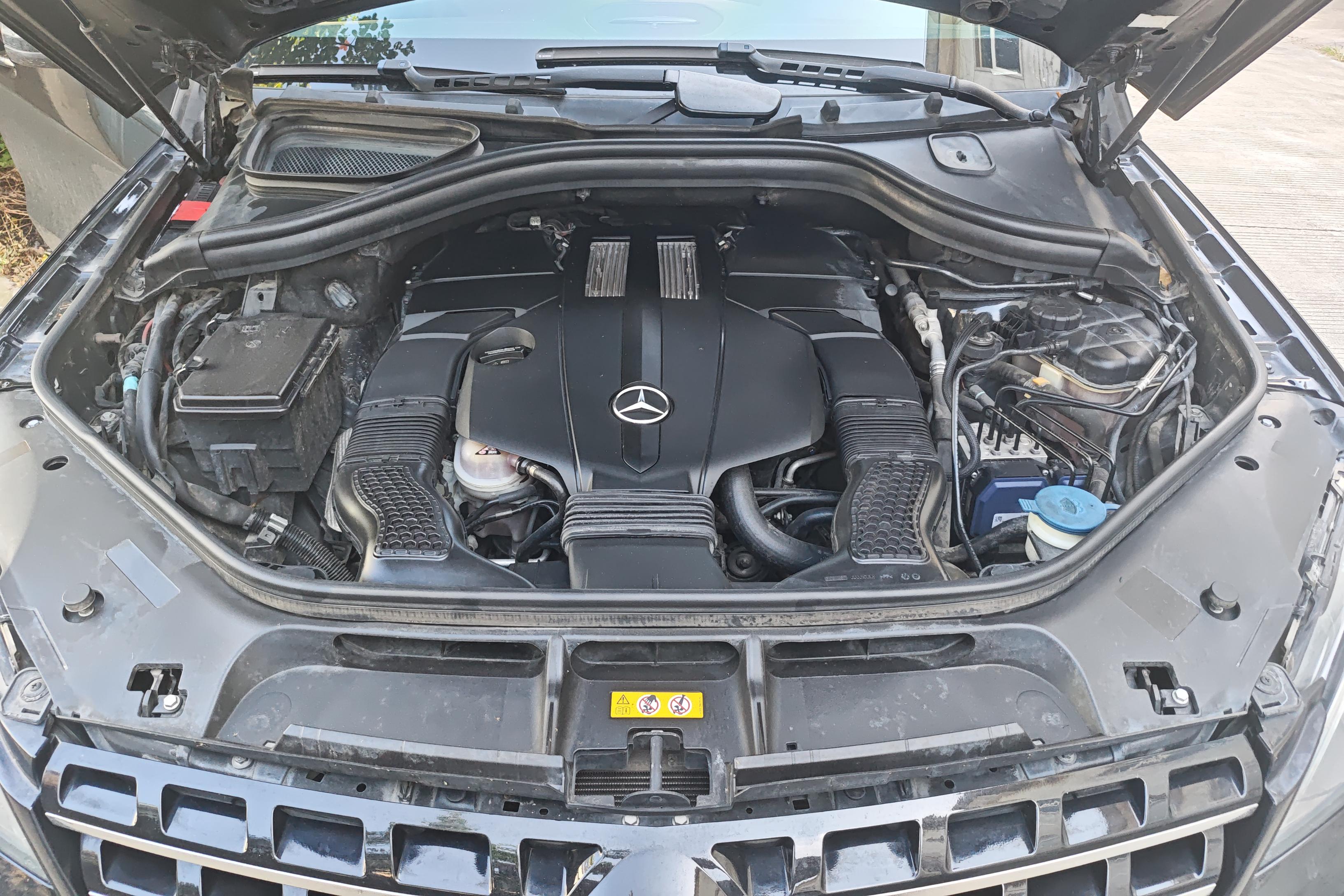 Mercedes-Benz M Class 2015 car image #25