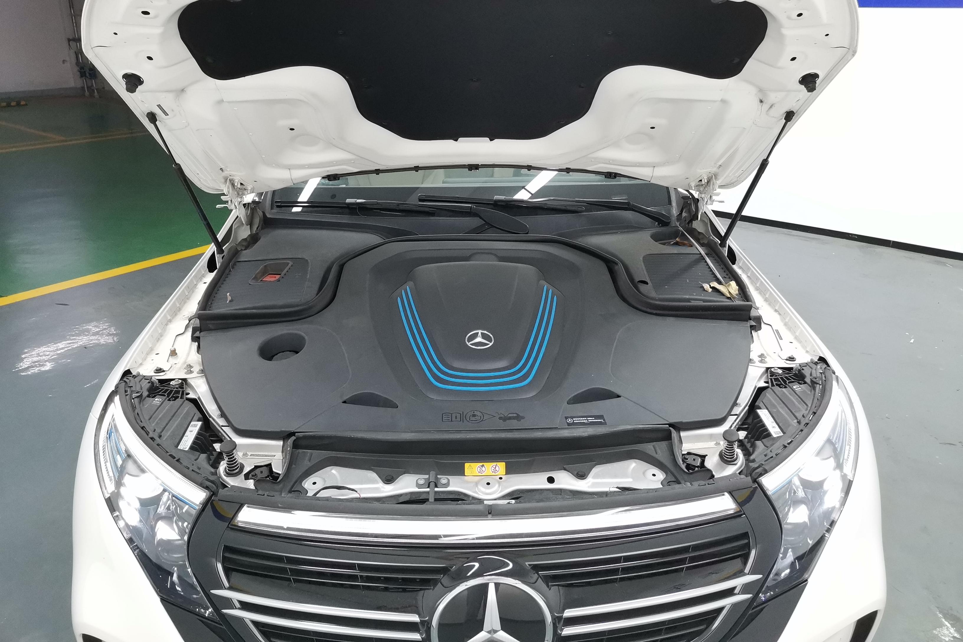 Mercedes-Benz EQC Class 2021 car image #25