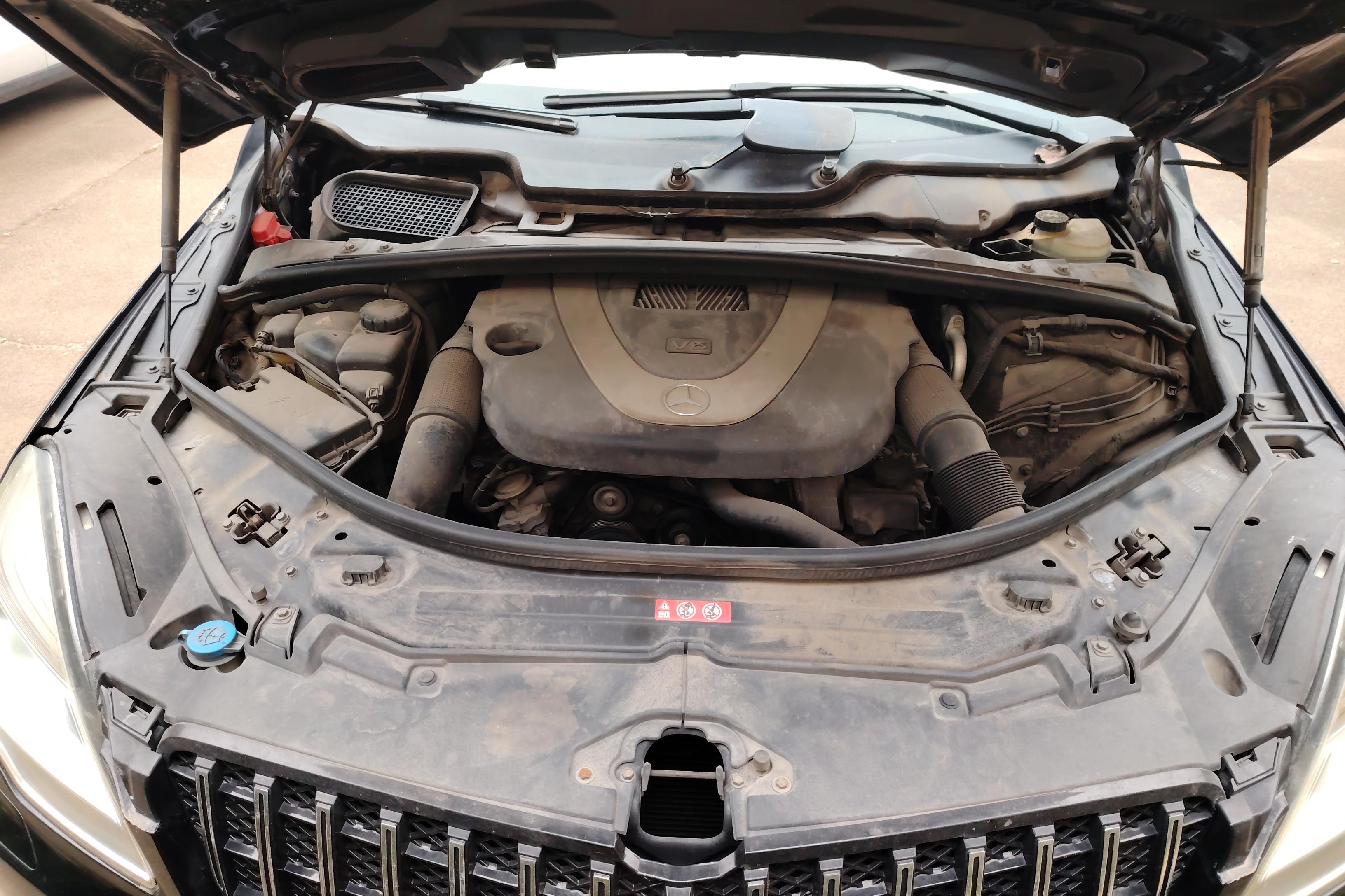 Mercedes-Benz R Class 2011 car image #25