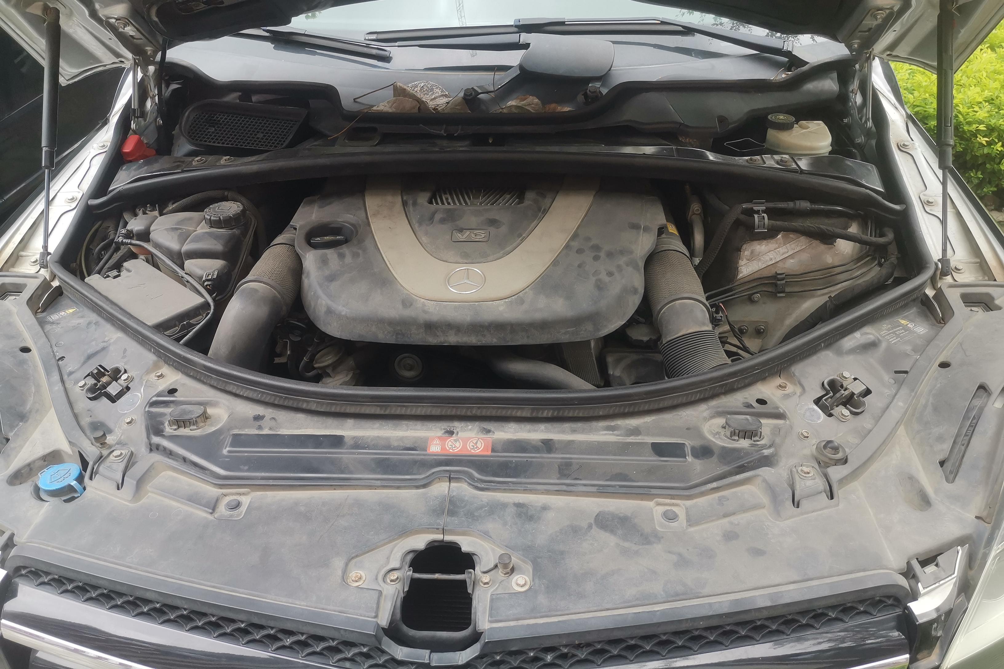 Mercedes-Benz R Class 2011 car image #25