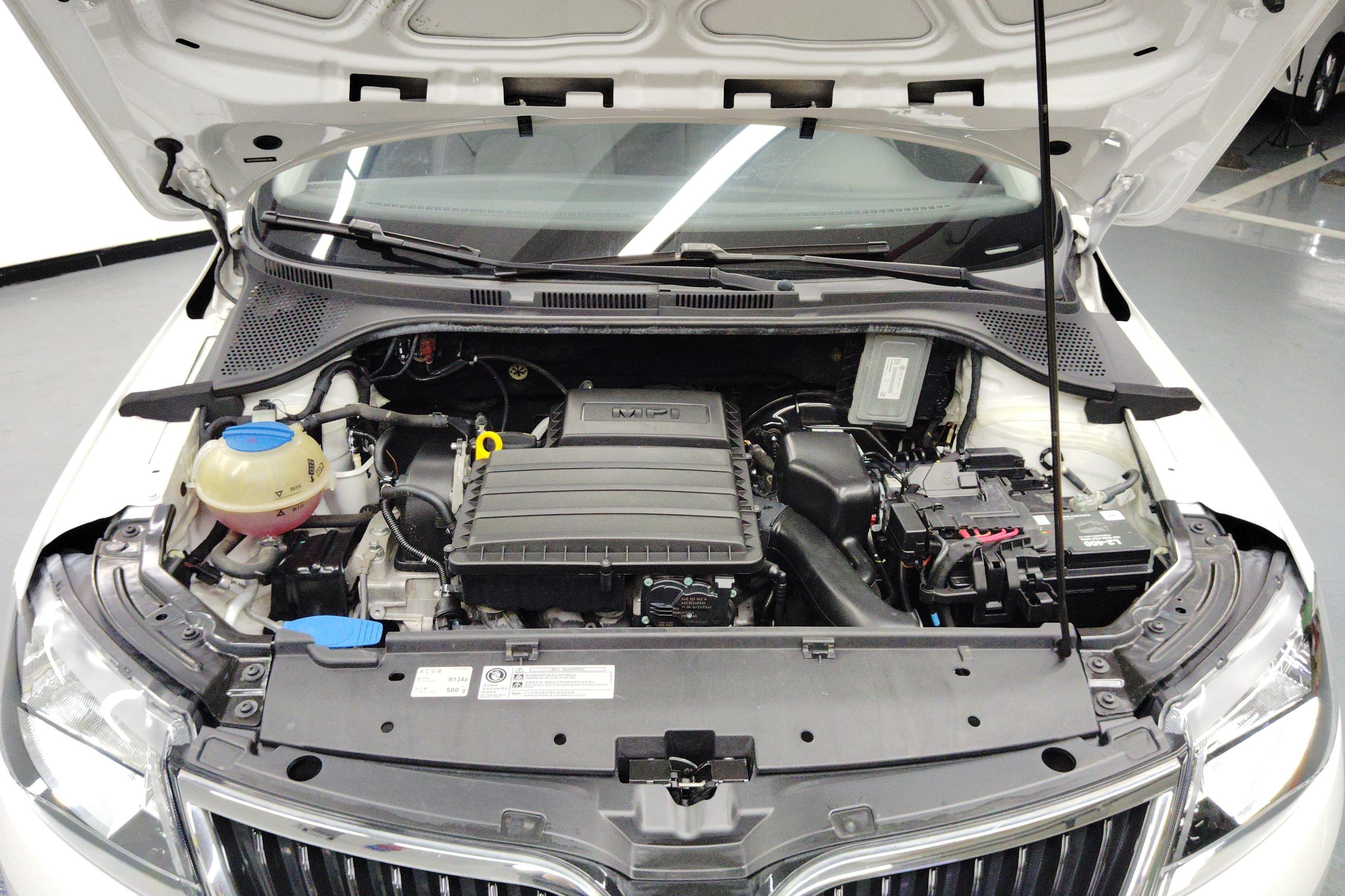 Skoda Rapid Spaceback 2016 car image #25