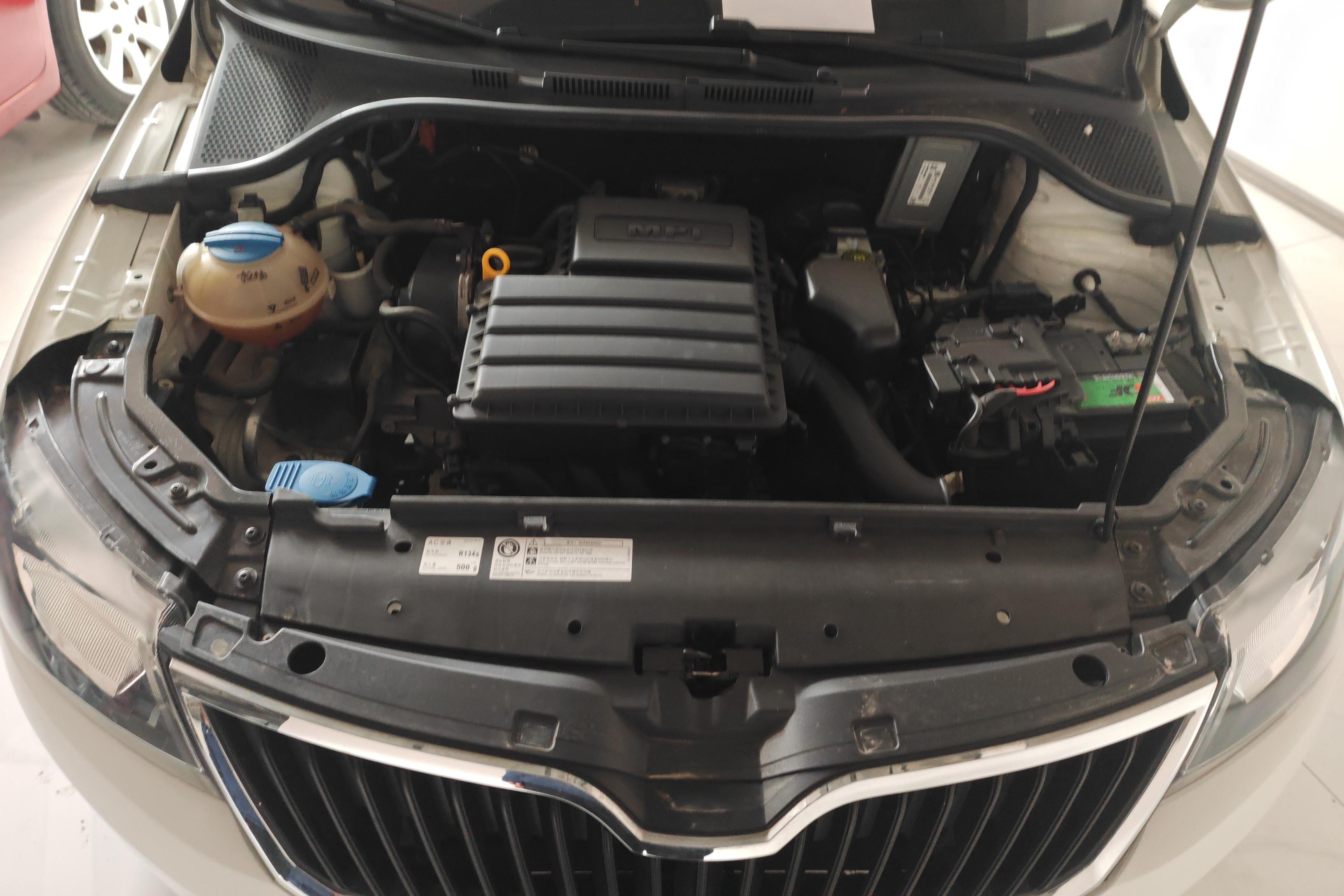 Skoda Rapid Spaceback 2017 car image #25