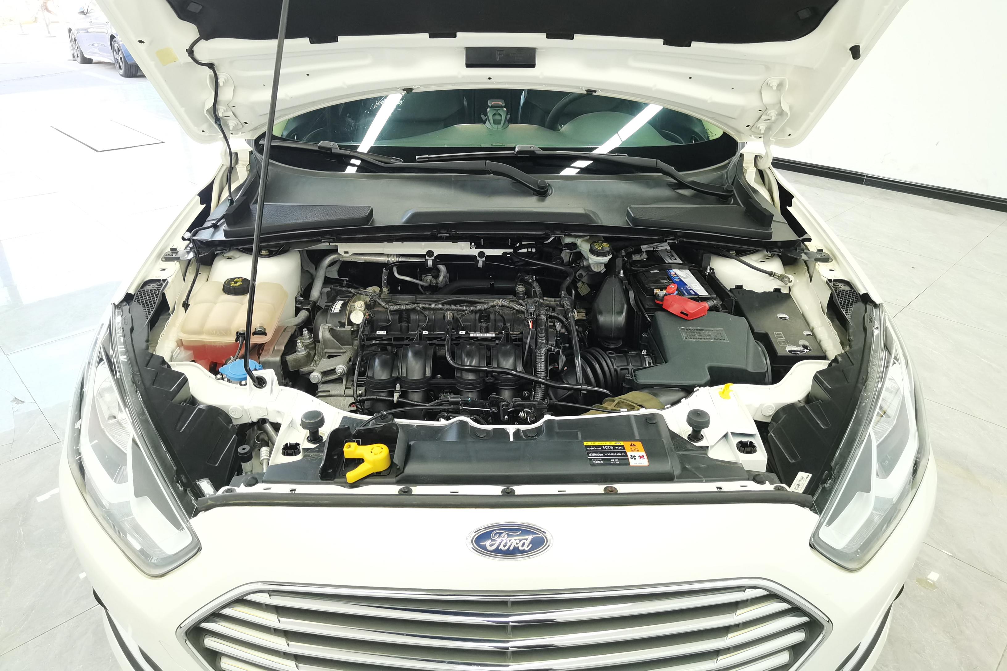 Ford Escort 2015 car image #25