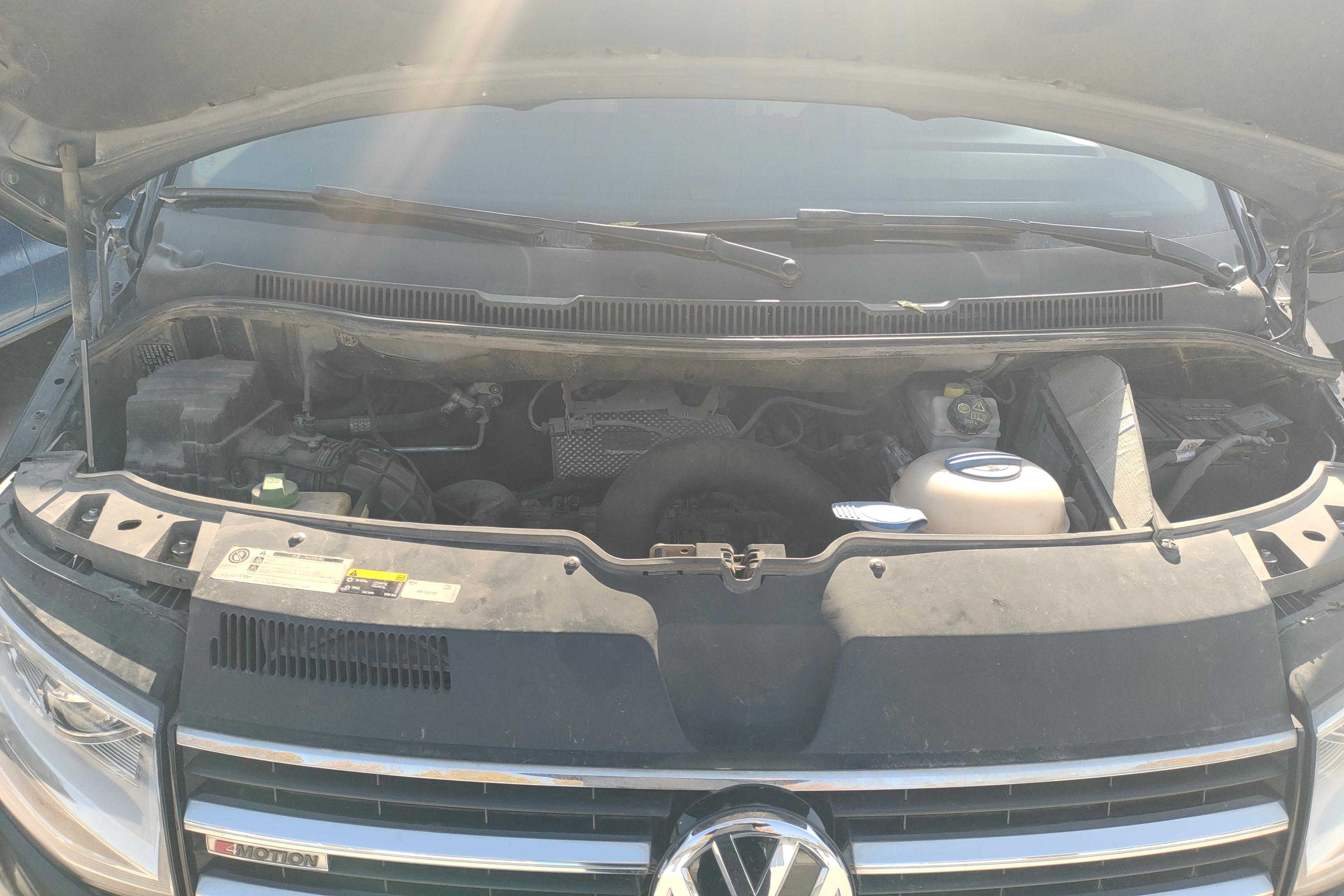 Volkswagen Caravelle 2018 car image #25