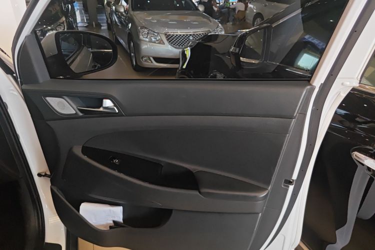 Hyundai Tucson (Imported) 2019 car image #25