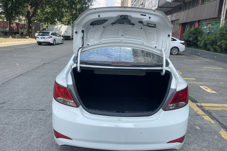 Hyundai Reina 2016 car image #25