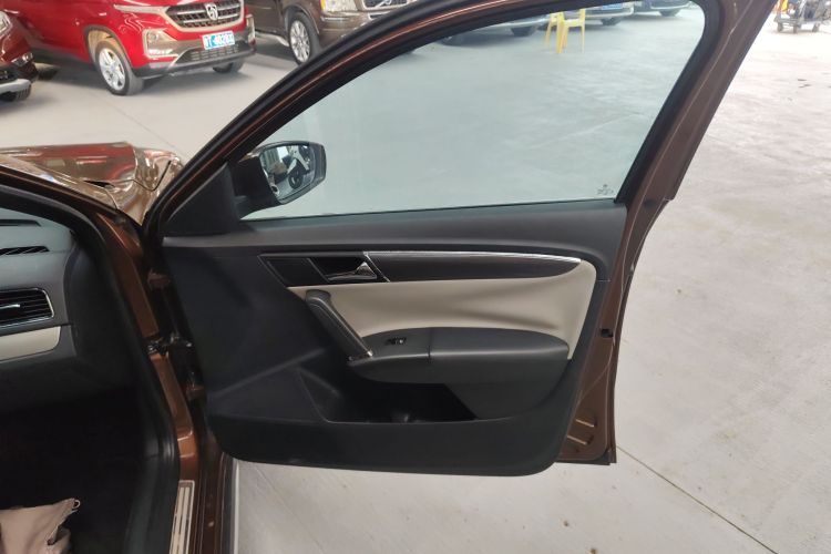 Volkswagen Cross Lavida 2017 صورة سيارة #25