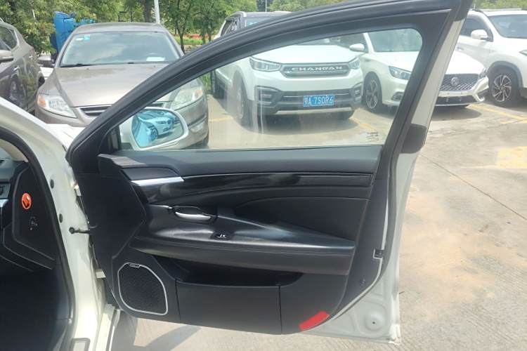 GEELY Ulion 2016 imagem de carro #25